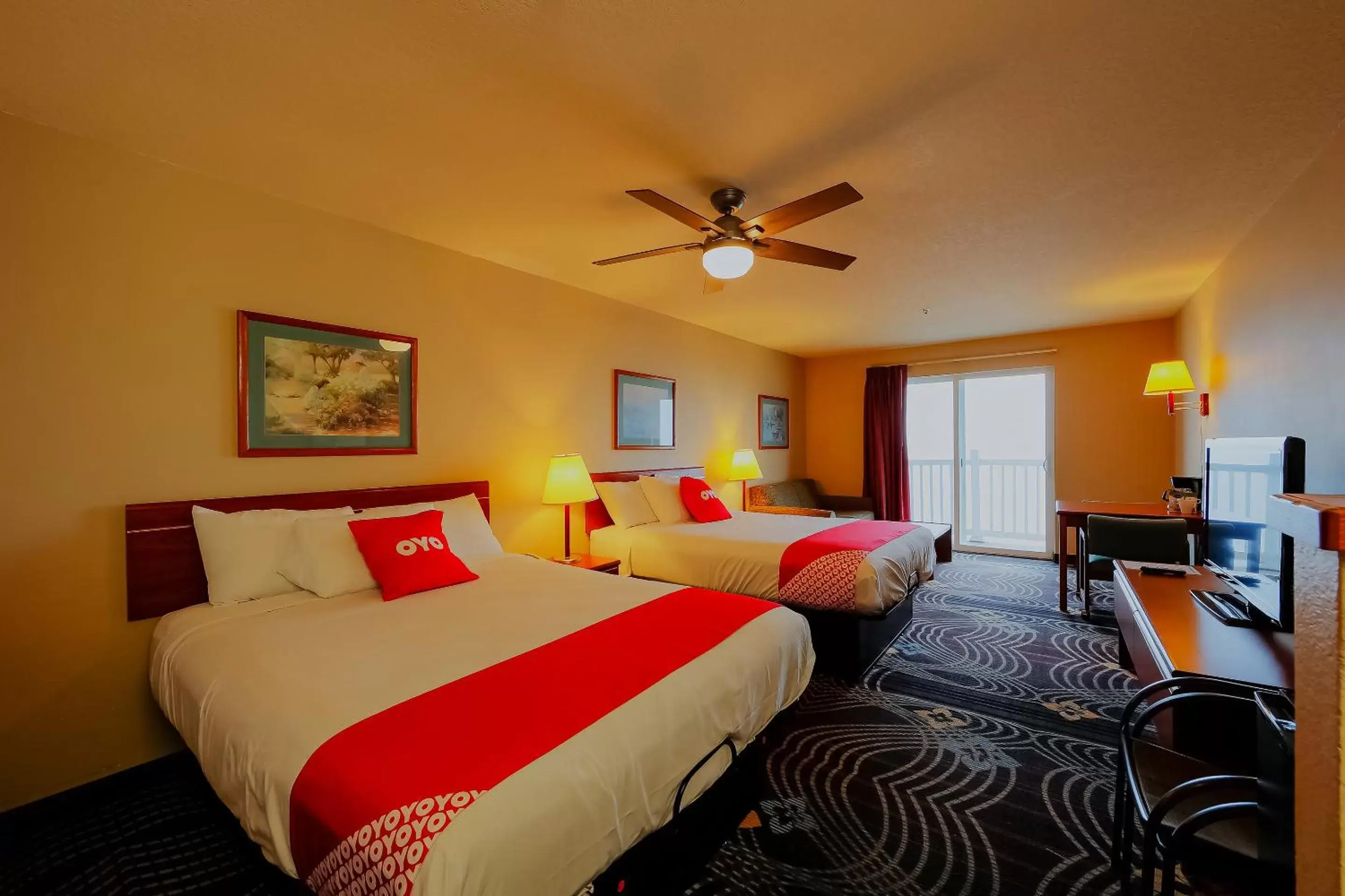 Bedroom, Bed in Siletz Bay Beachfront Hotel by OYO Lincoln City