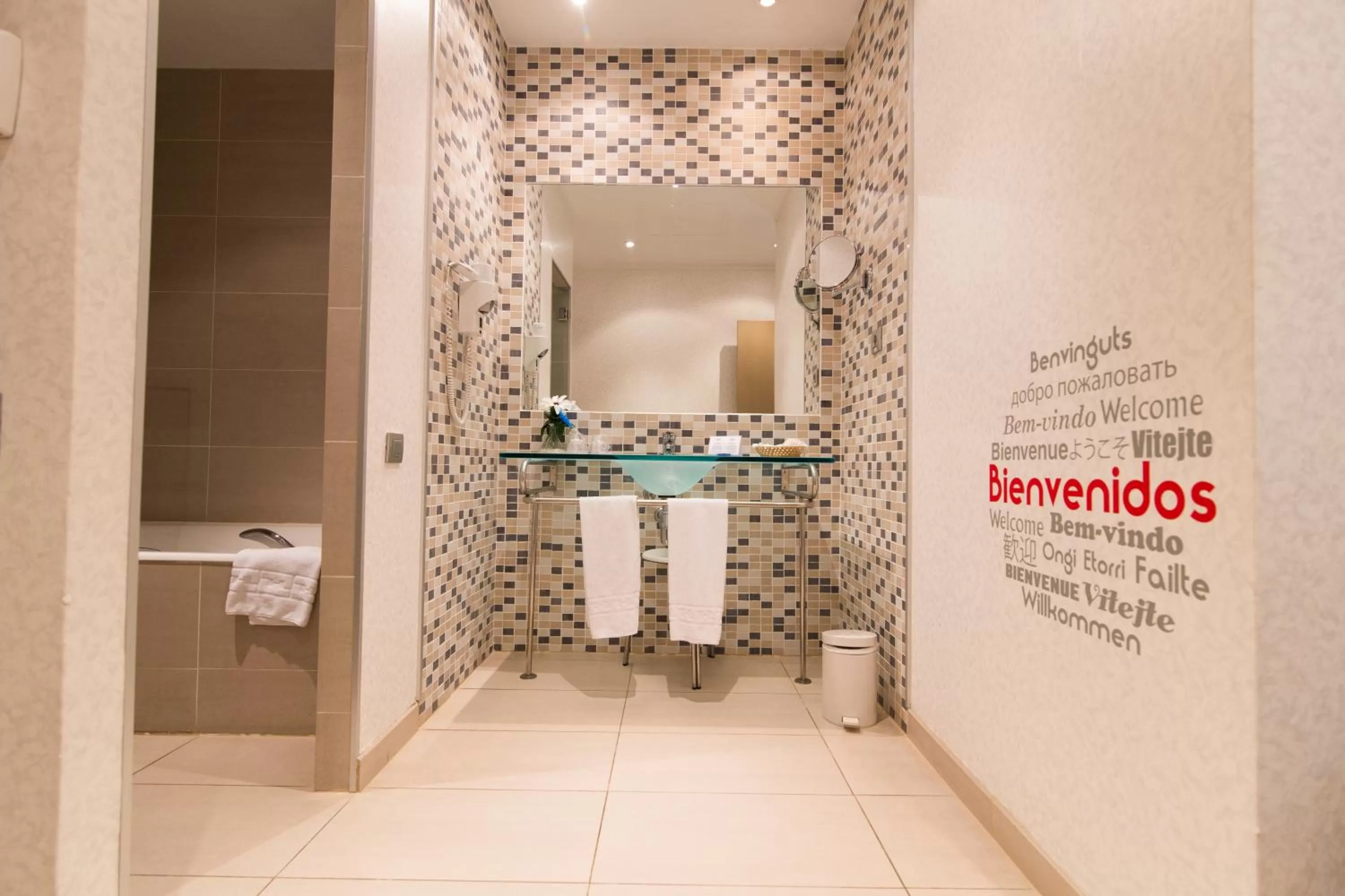 Bathroom in Hotel Mas Camarena