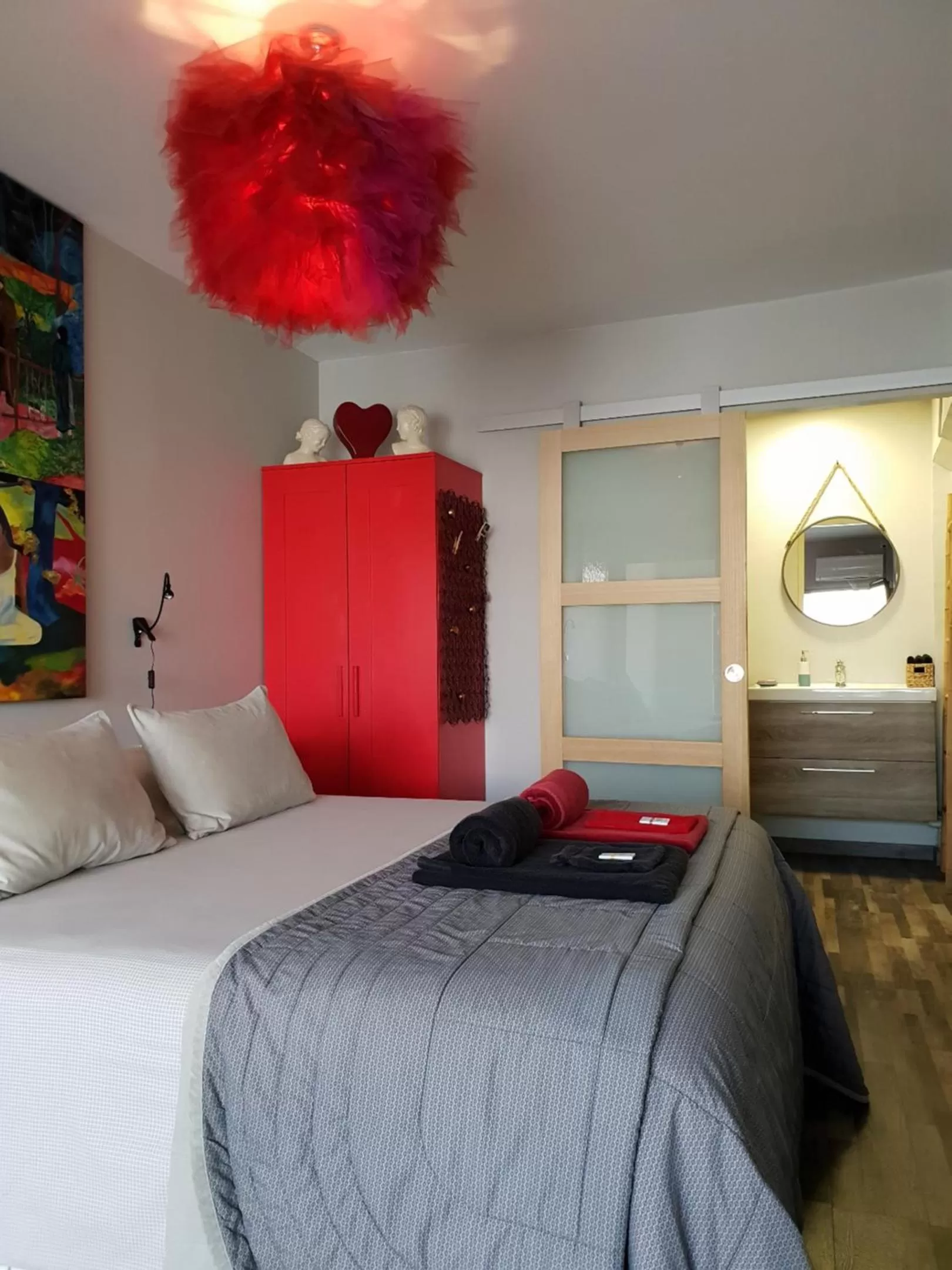 Bathroom, Bed in 1 Chambre, 1 P'tit dèj', 1 Sourire