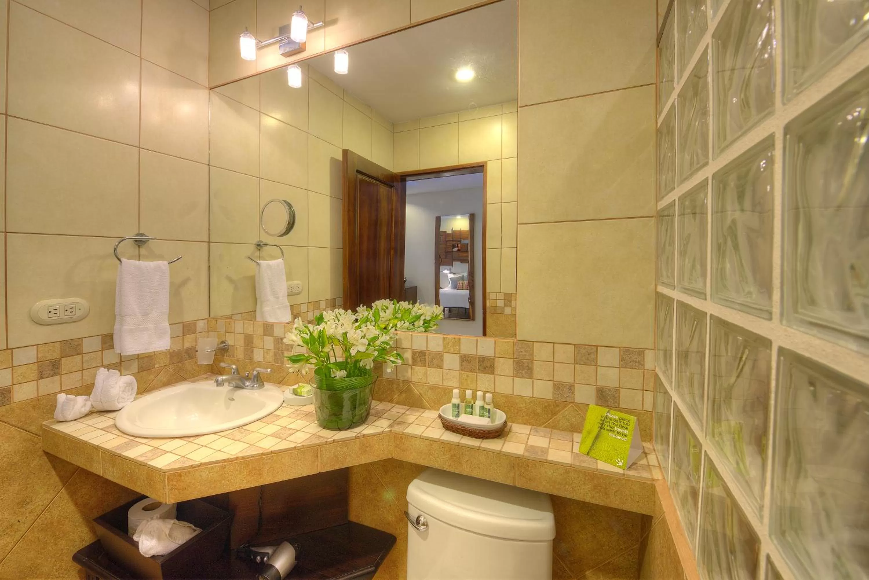 Shower in Pumilio Mountain & Ocean Hotel