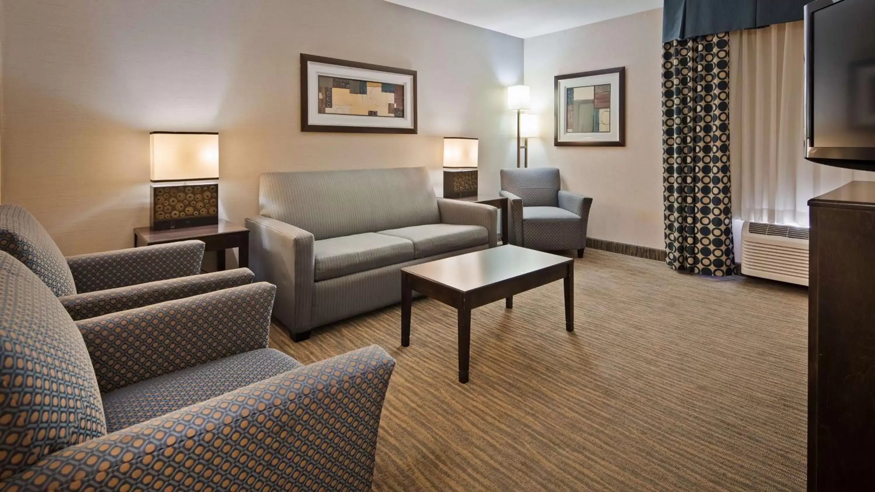 TV and multimedia, Seating Area in Best Western Plus Coldwater Hotel