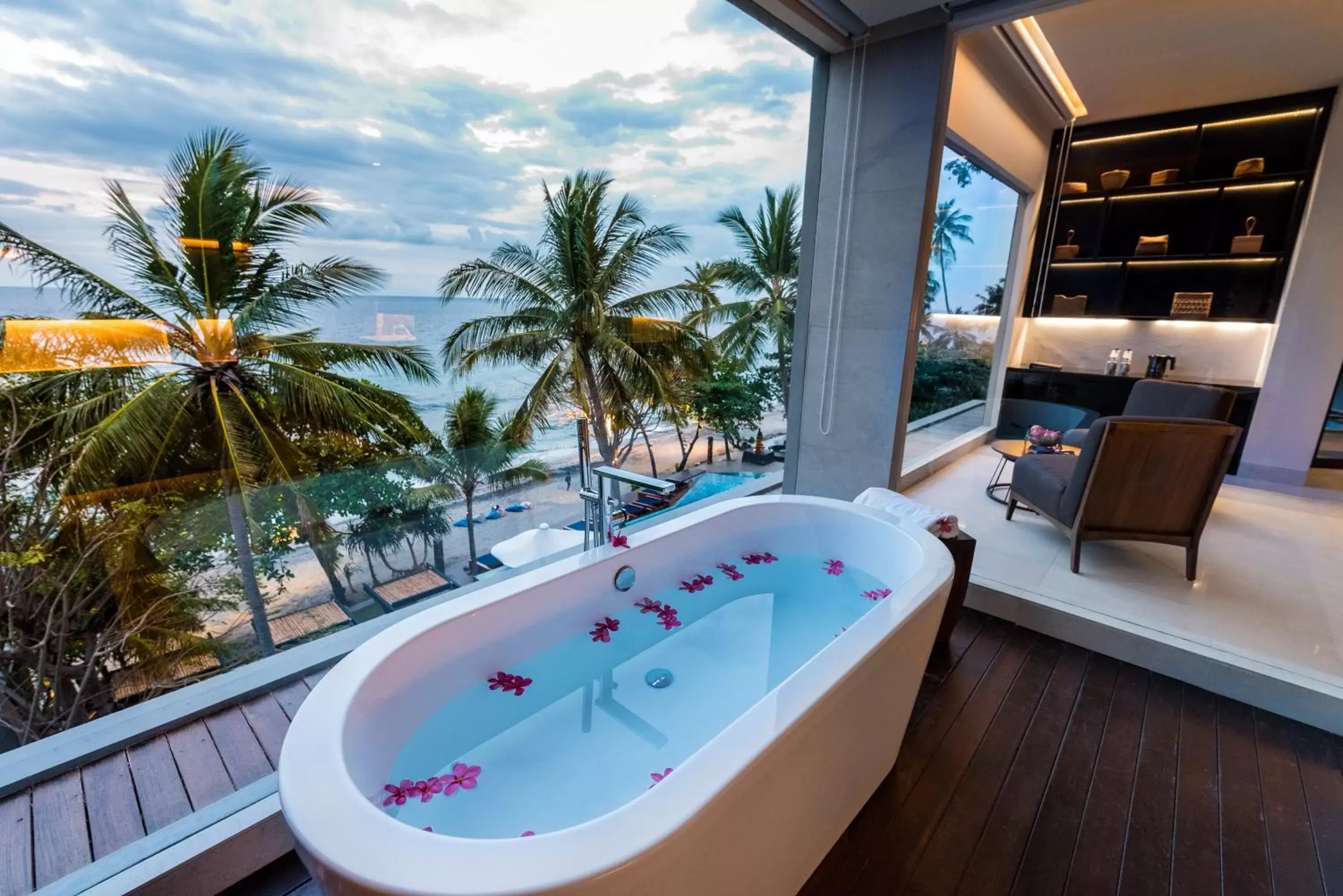 Bathroom, Swimming Pool in Katamaran Hotel & Resort