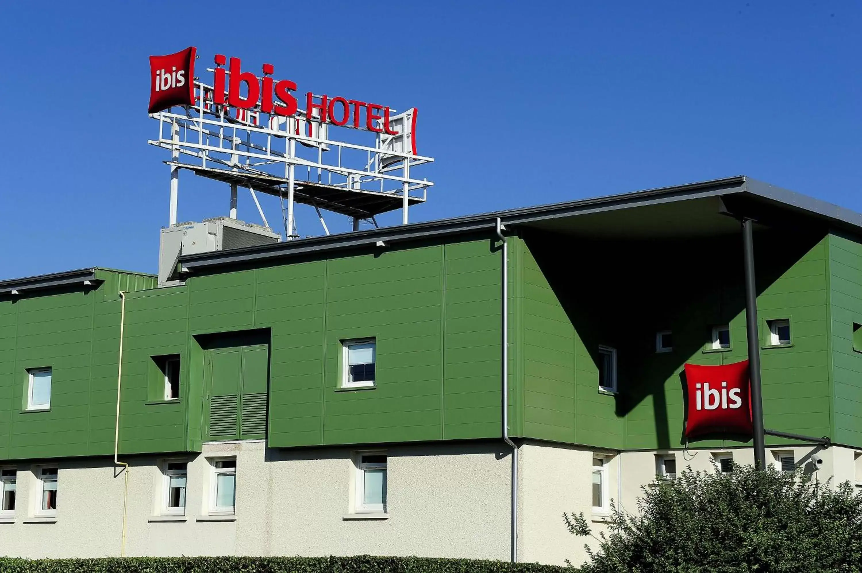 Facade/entrance, Property Logo/Sign in ibis Lyon Est Beynost