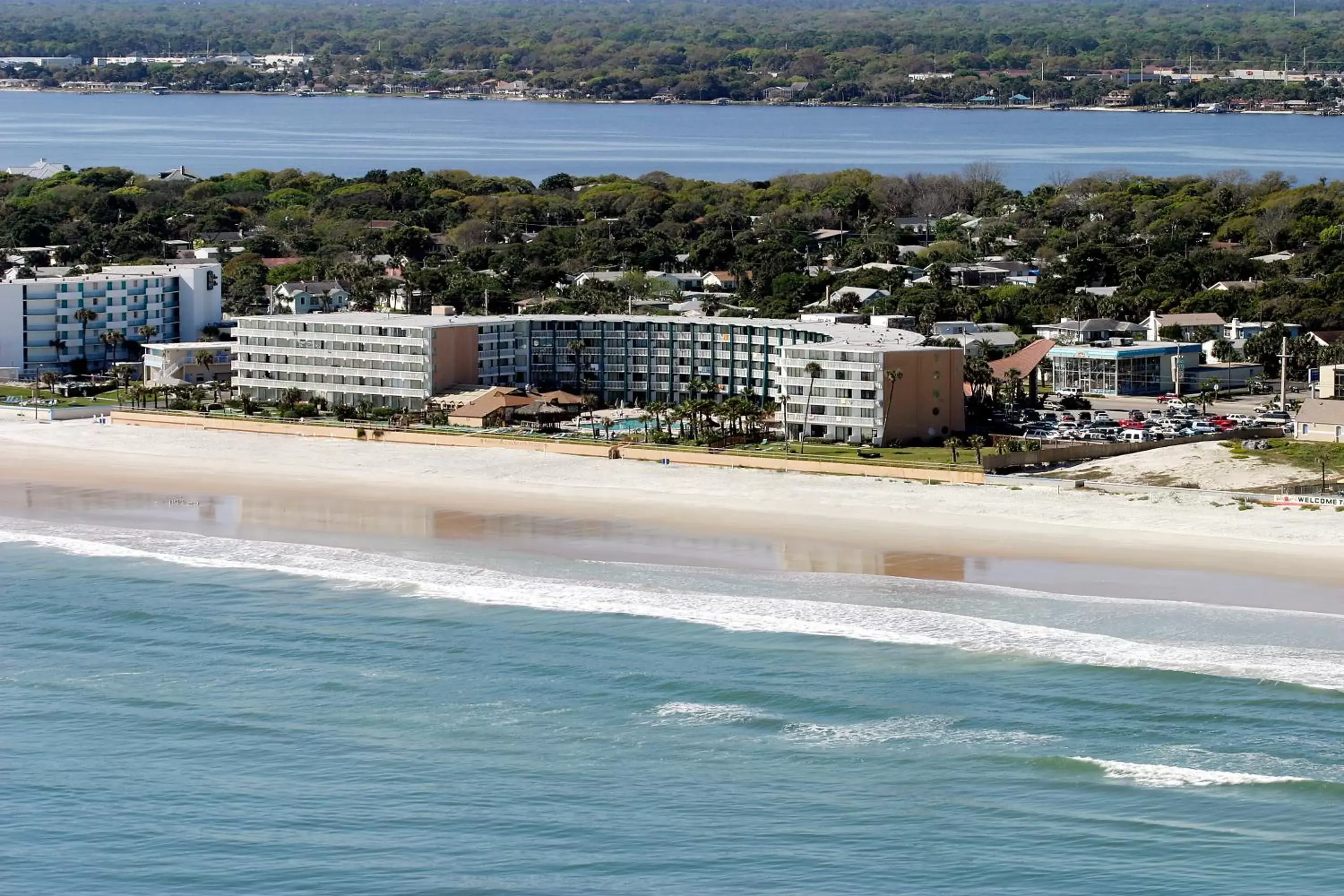 Beach, Bird's-eye View in Daytona Beach Hawaiian Inn