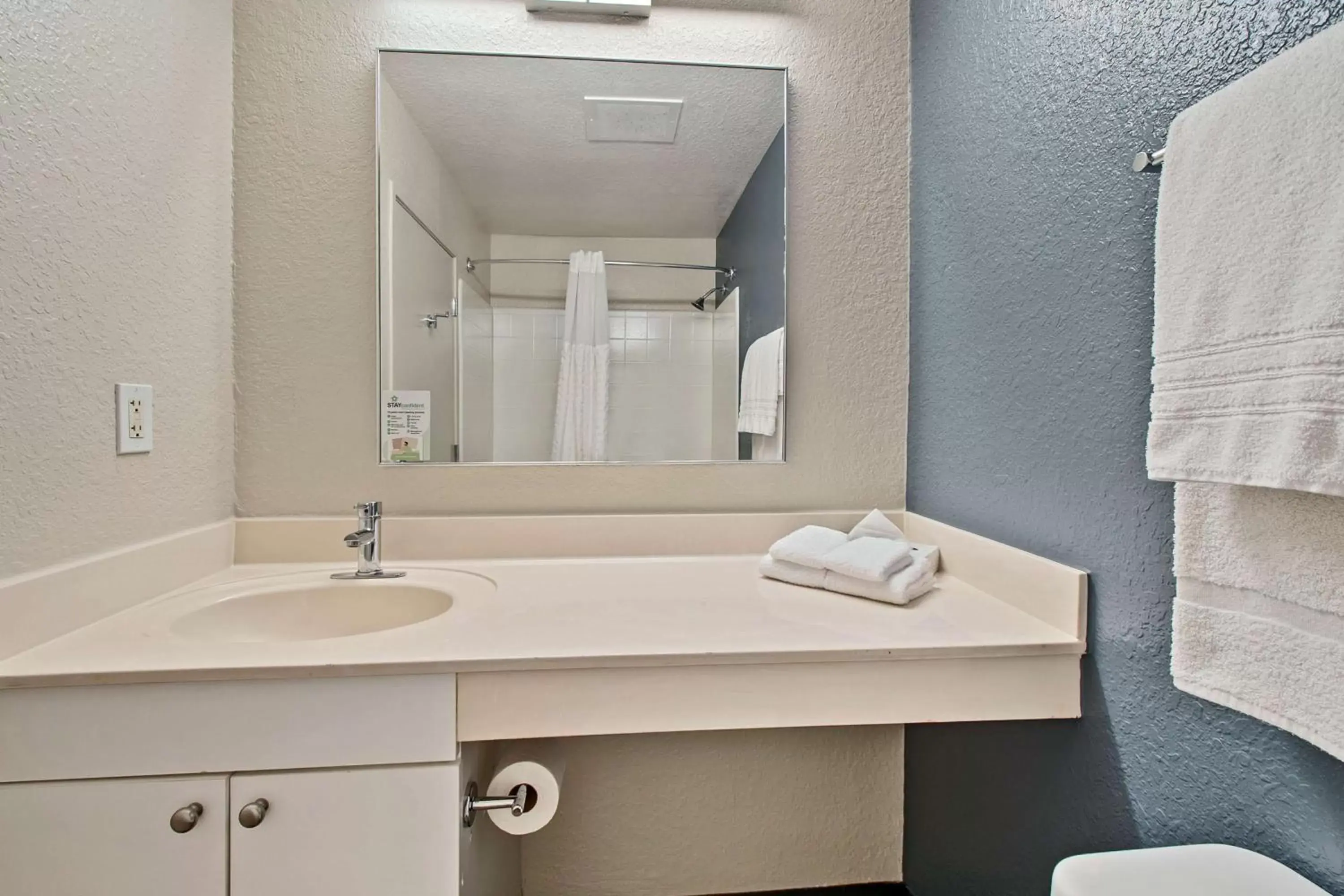 Bathroom in Extended Stay America Suites - Miami - Airport - Blue Lagoon