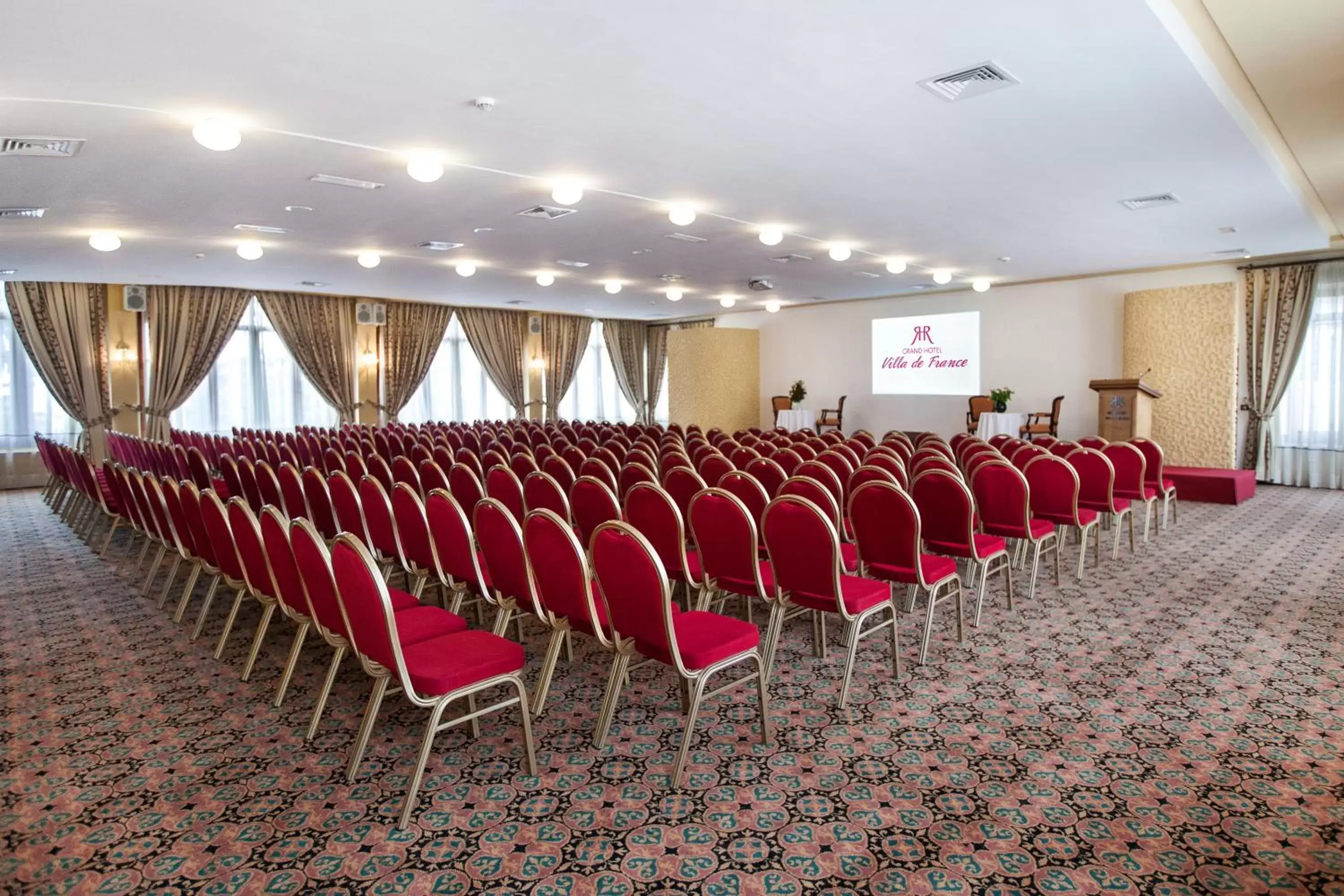 Business facilities in Grand Hotel Villa de France