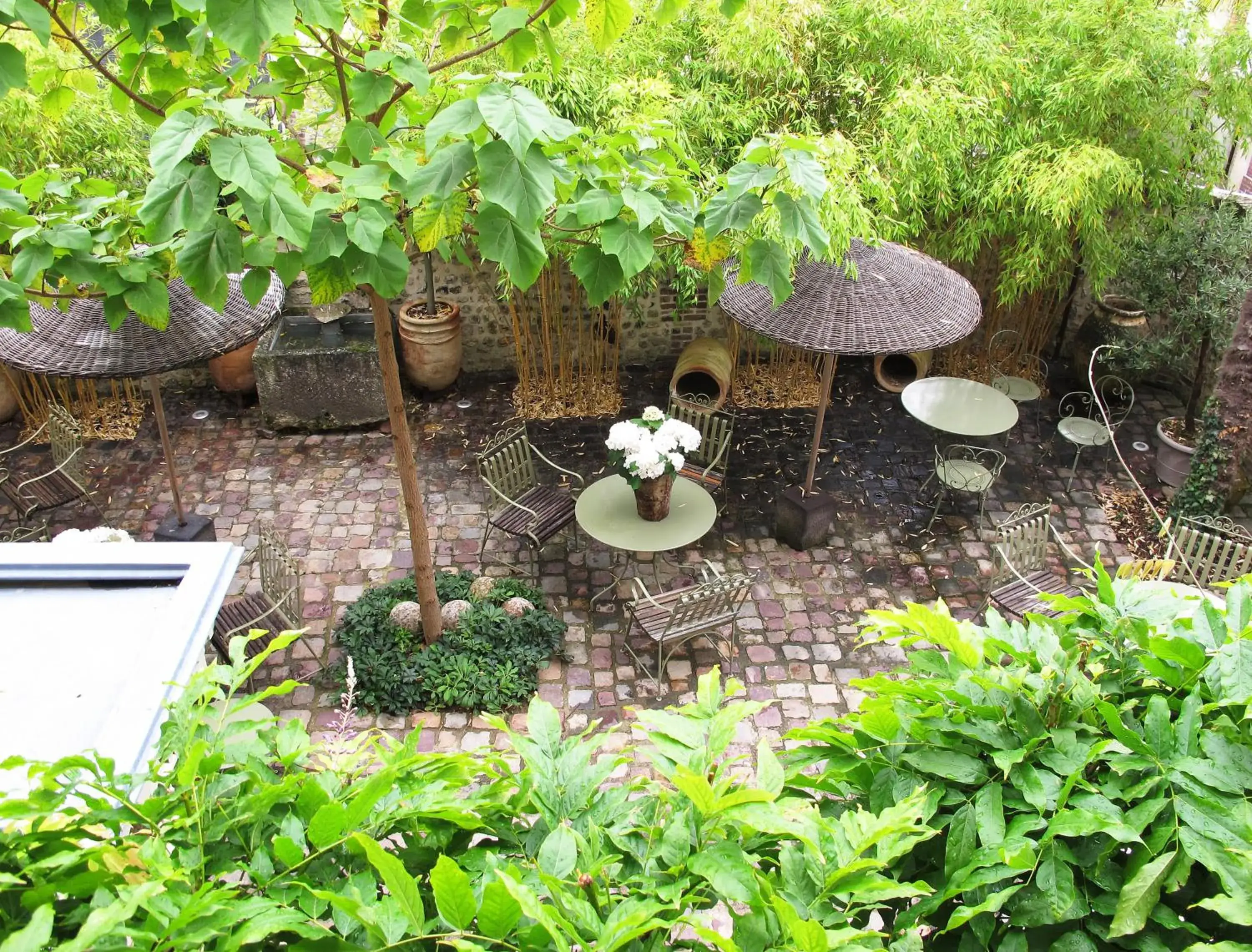 Garden in La Maison De Lucie