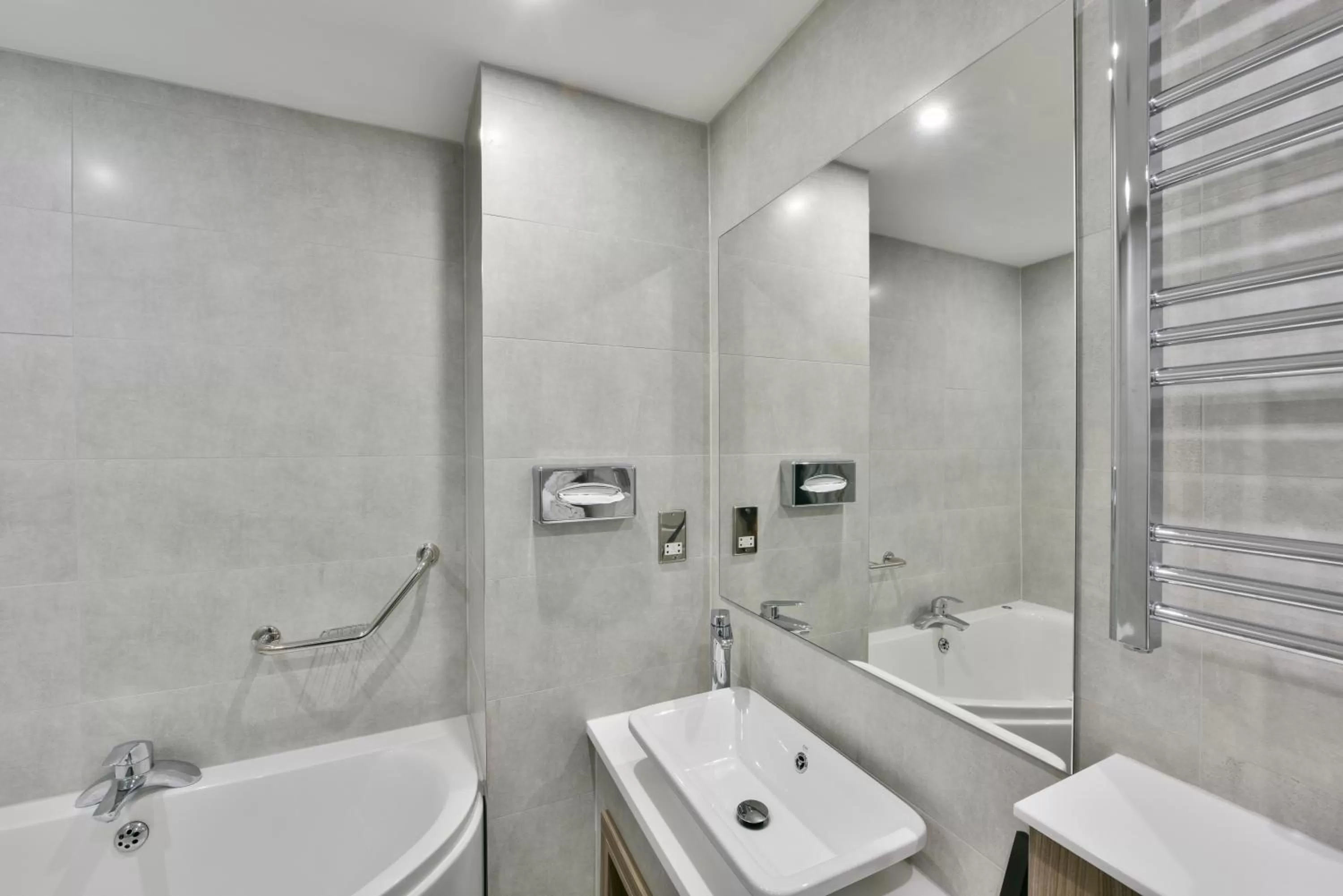 Bathroom in Holiday Inn - Manchester - Oldham by IHG