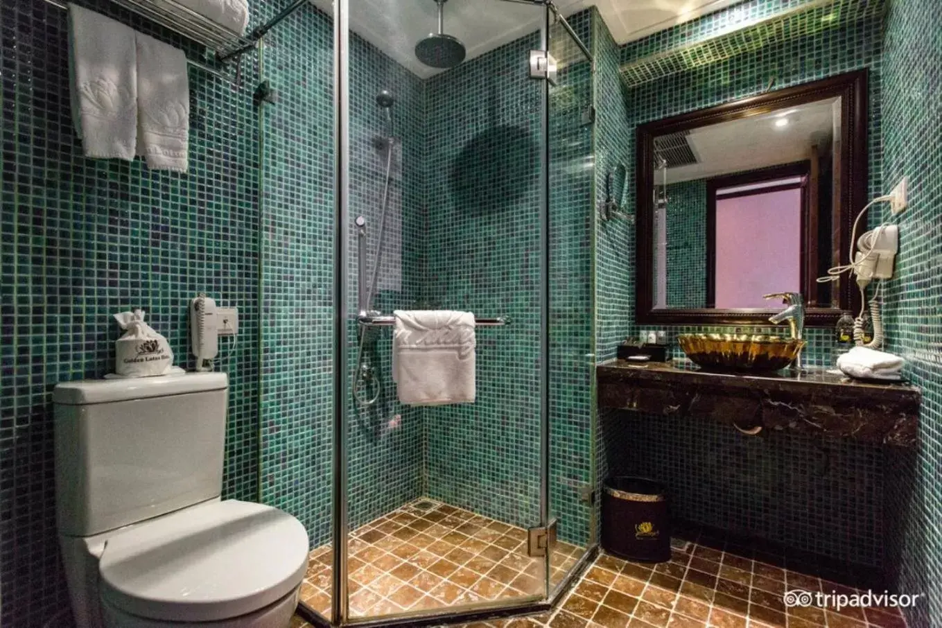 Bathroom in Golden Lotus Luxury Hotel