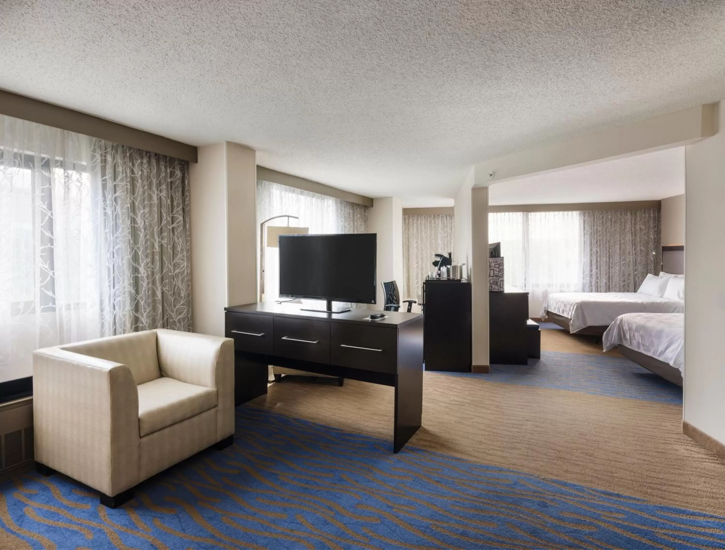 Photo of the whole room, TV/Entertainment Center in Holiday Inn Washington Capitol-National Mall, an IHG Hotel