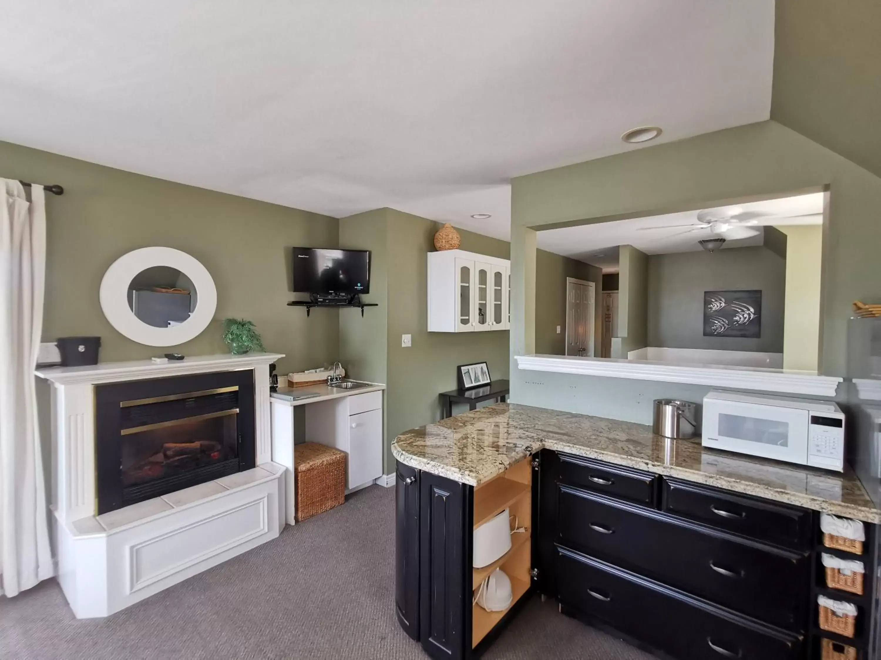 Kitchen/Kitchenette in Inn on the Harbour and Telegraph House