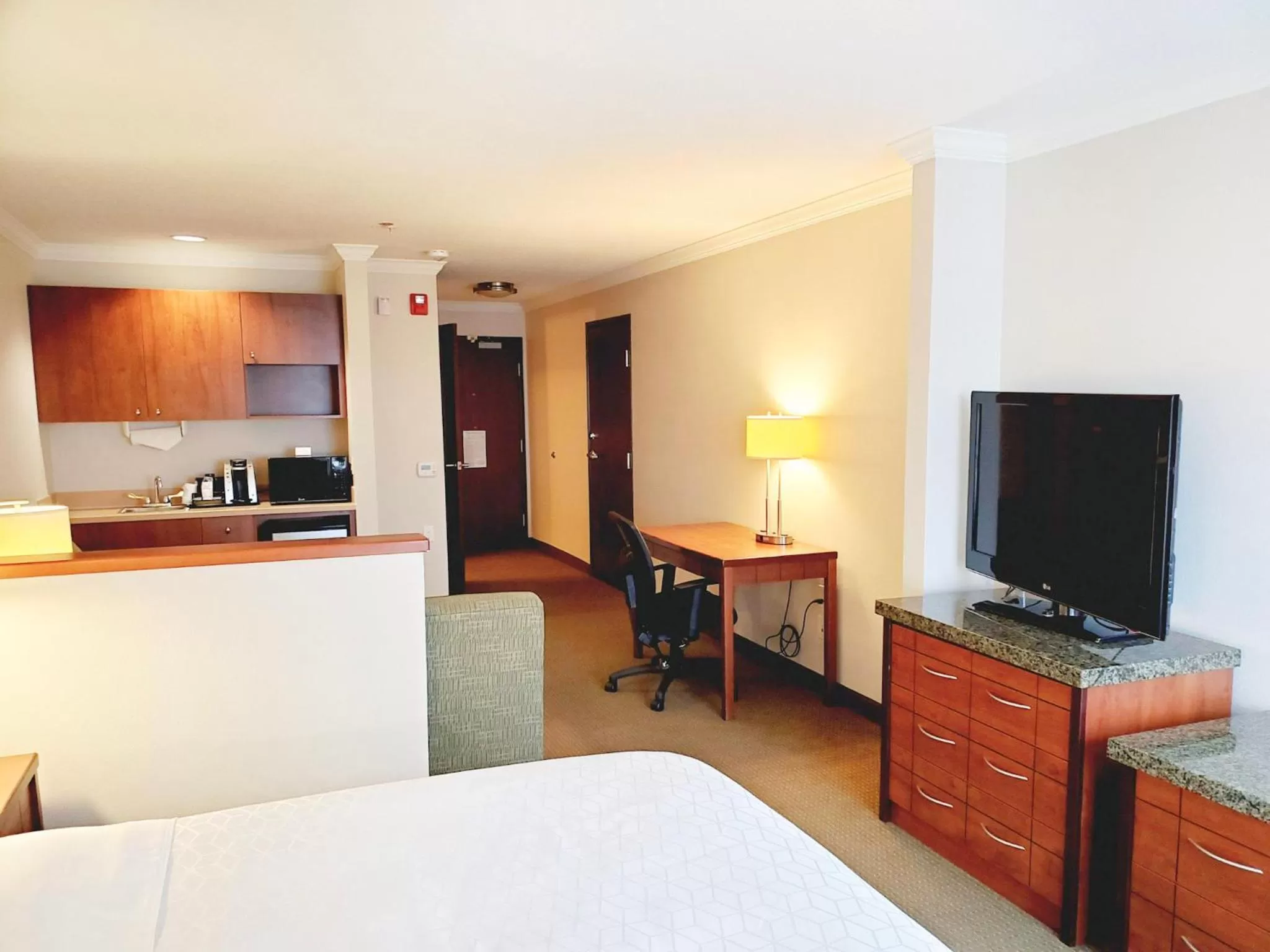 Living room, Bed in Holiday Inn Express Hotel & Suites Portland-Northwest Downtown by IHG