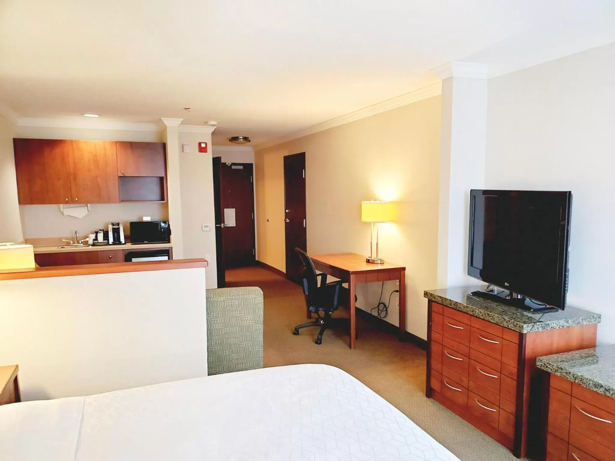 Suite with Mobility Accessible Tub - Non-Smoking in Holiday Inn Express Hotel & Suites Portland-Northwest Downtown, an IHG Hotel Suite with Mobility Accessible Tub - Non-Smoking in Holiday Inn Express Hotel & Suites Portland-Northwest Downtown, an IHG Hotel