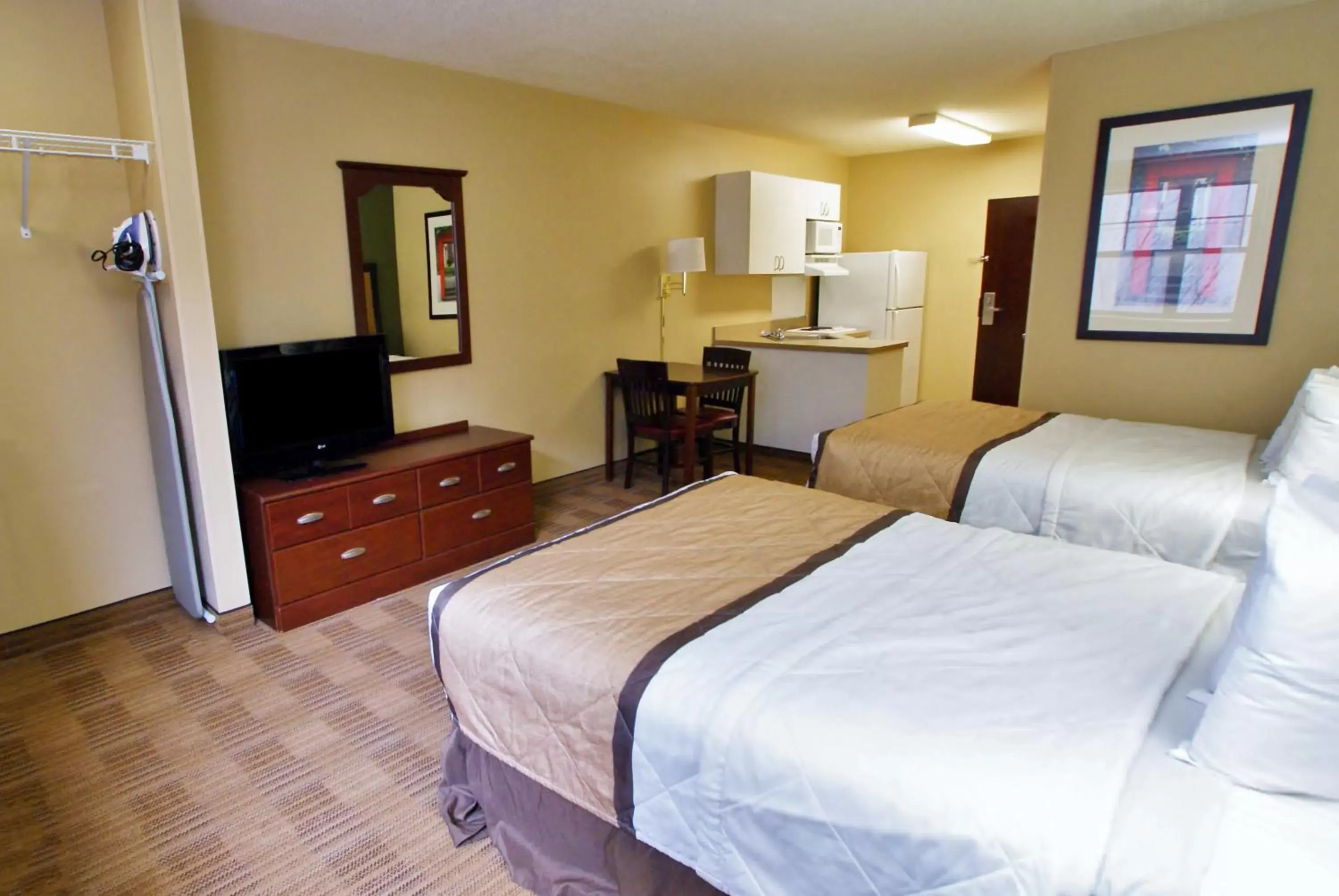 TV and multimedia, Bed in Extended Stay America Suites - Indianapolis - Castleton TV and multimedia, Bed in Extended Stay America Suites - Indianapolis - Castleton