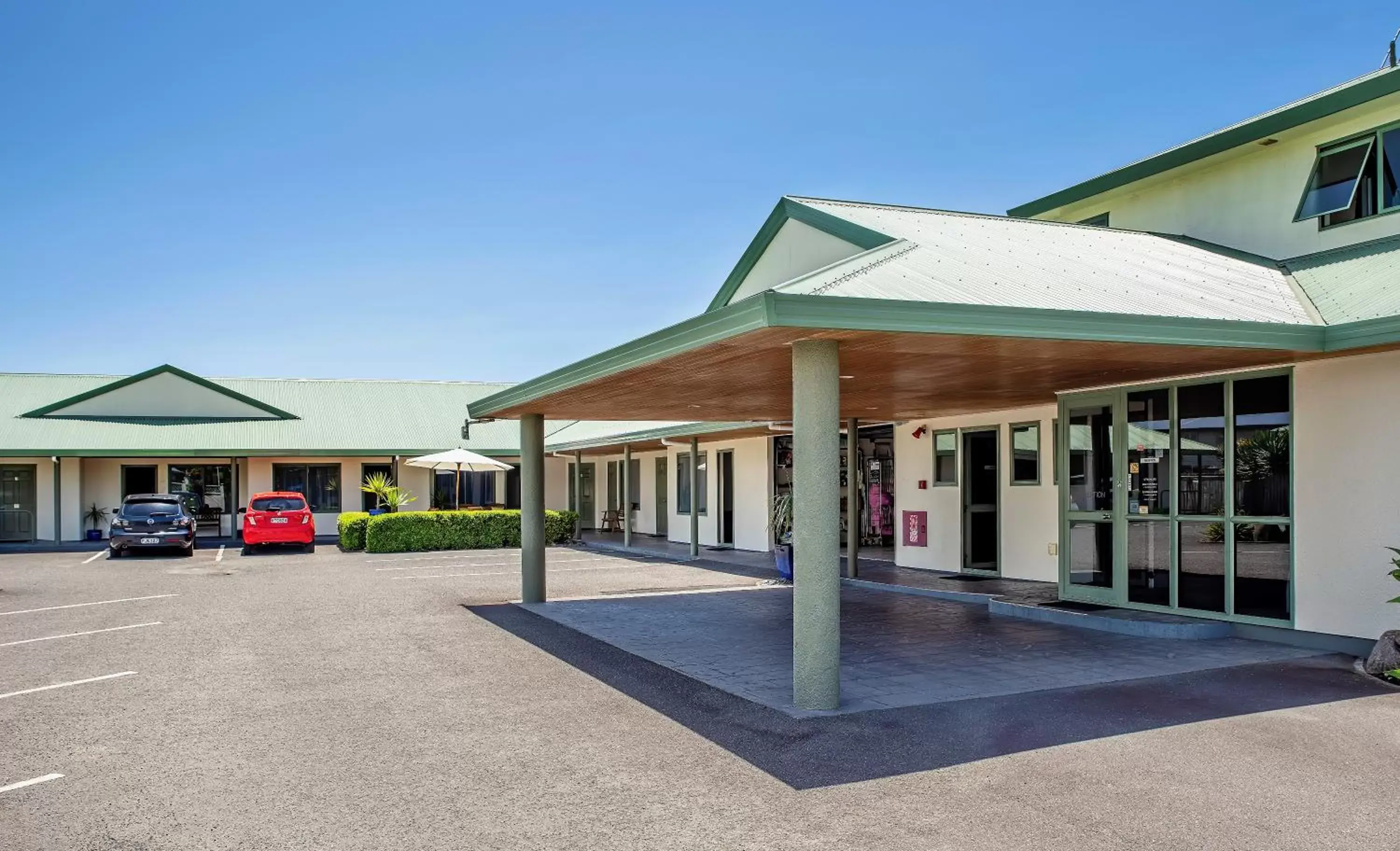 Facade/entrance, Property Building in Barringtons Motor Lodge