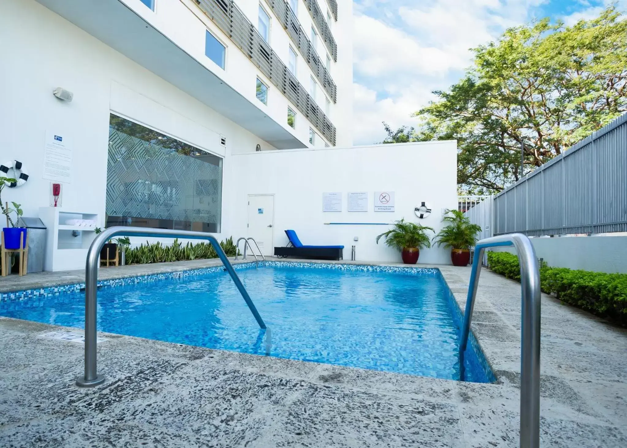 Swimming Pool in Holiday Inn Express Managua, an IHG Hotel