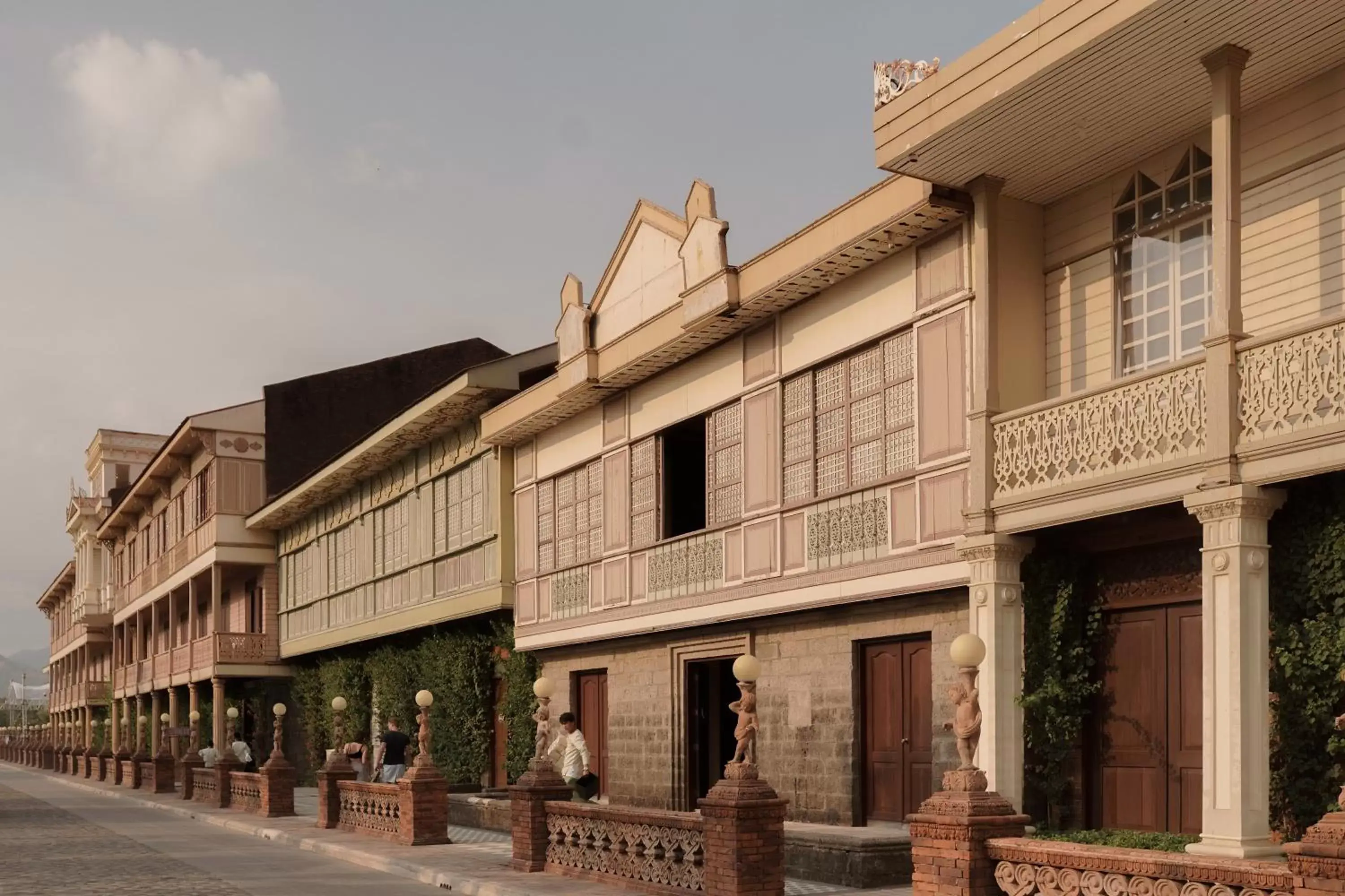 Property Building in Las Casas Filipinas de Acuzar