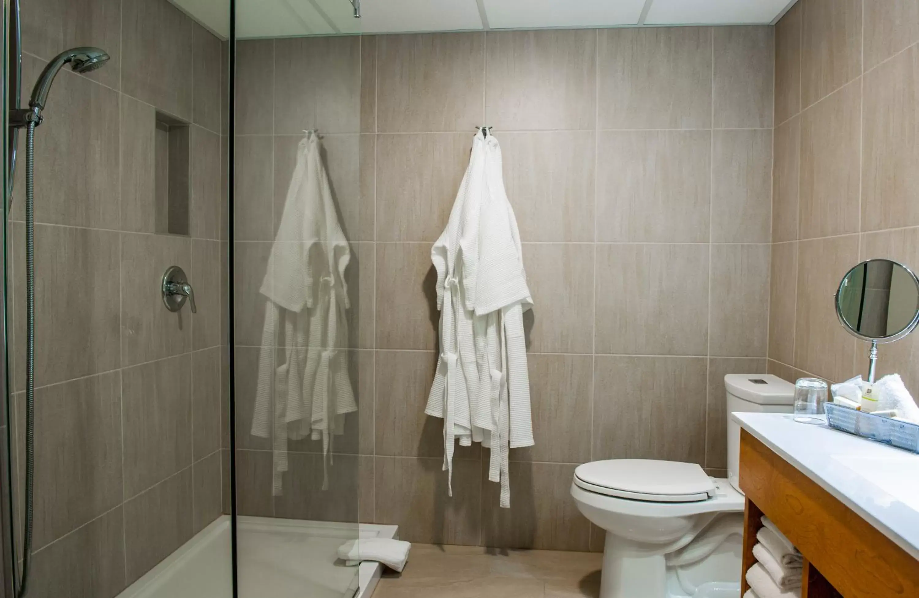 Shower, Bathroom in Hôtel Castel