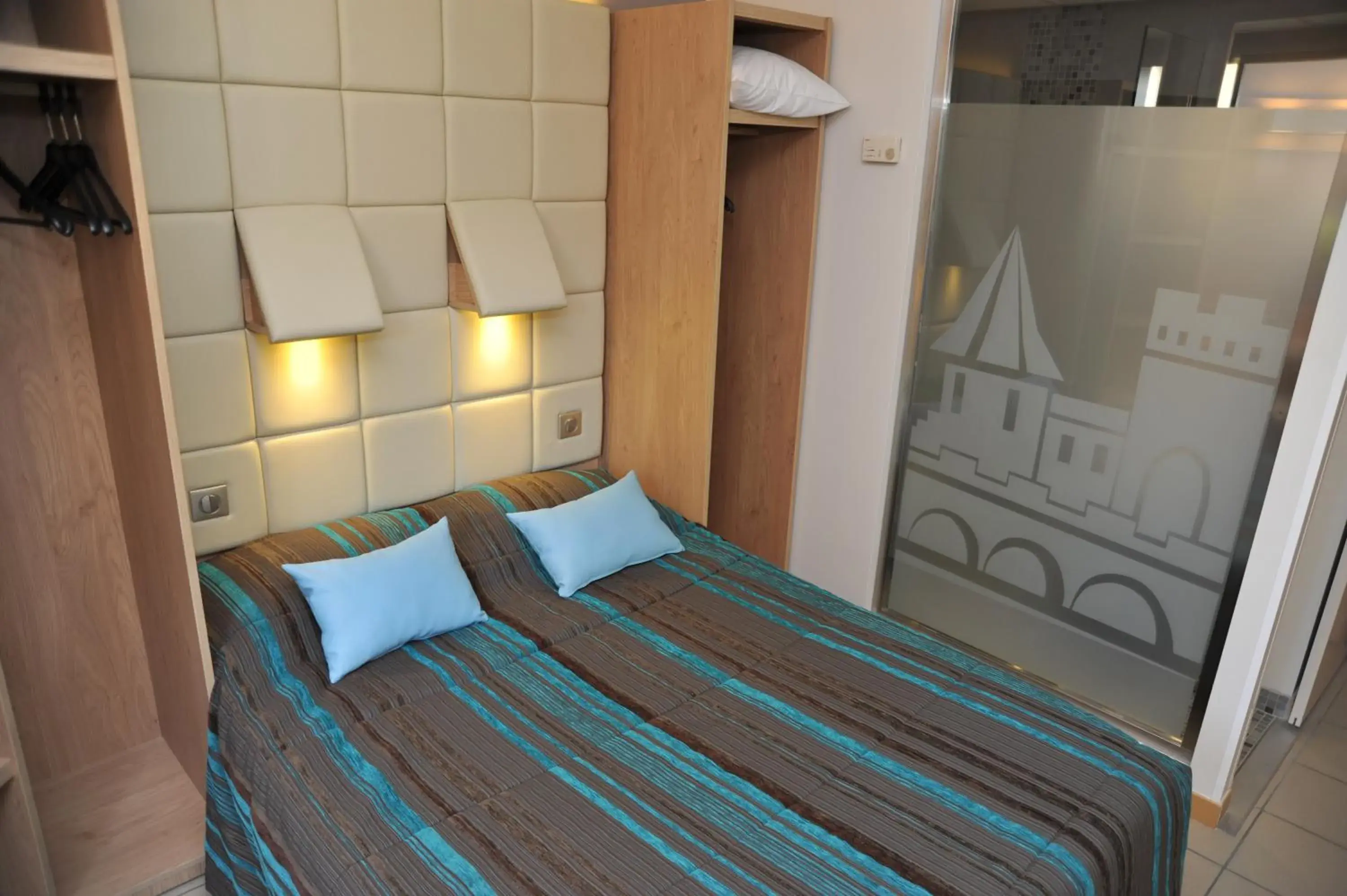 Bedroom, Bed in Hotel Espace Cite
