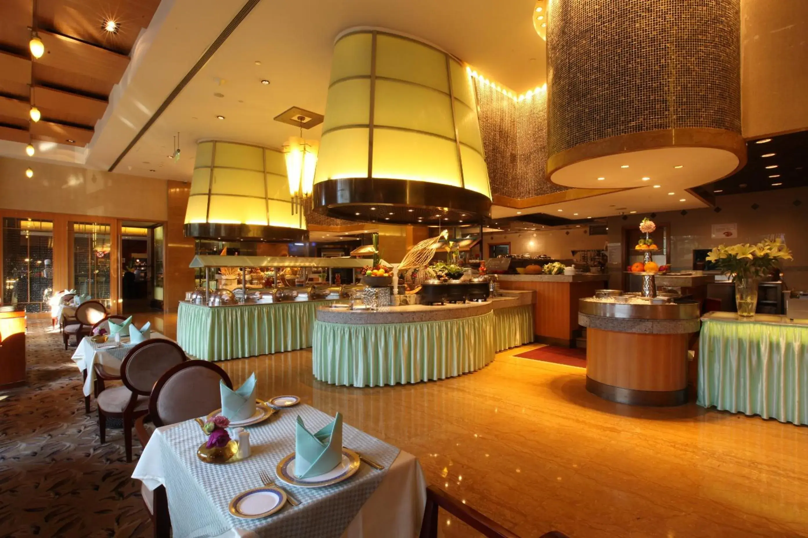 Restaurant/Places to Eat in Zhongwei Green Lake Hotel Kunming