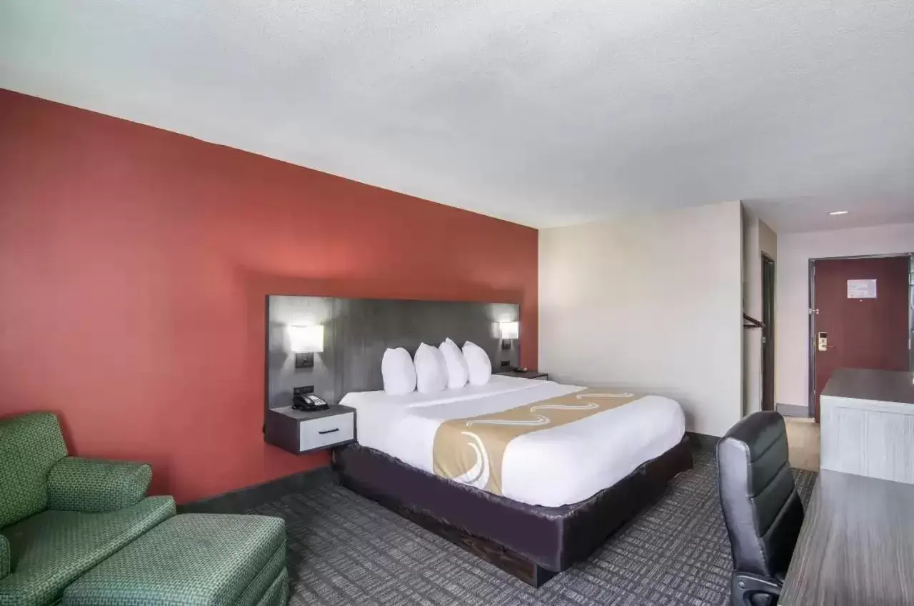 King Room - Smoking in Quality Inn near University of Mobile King Room - Smoking in Quality Inn near University of Mobile
