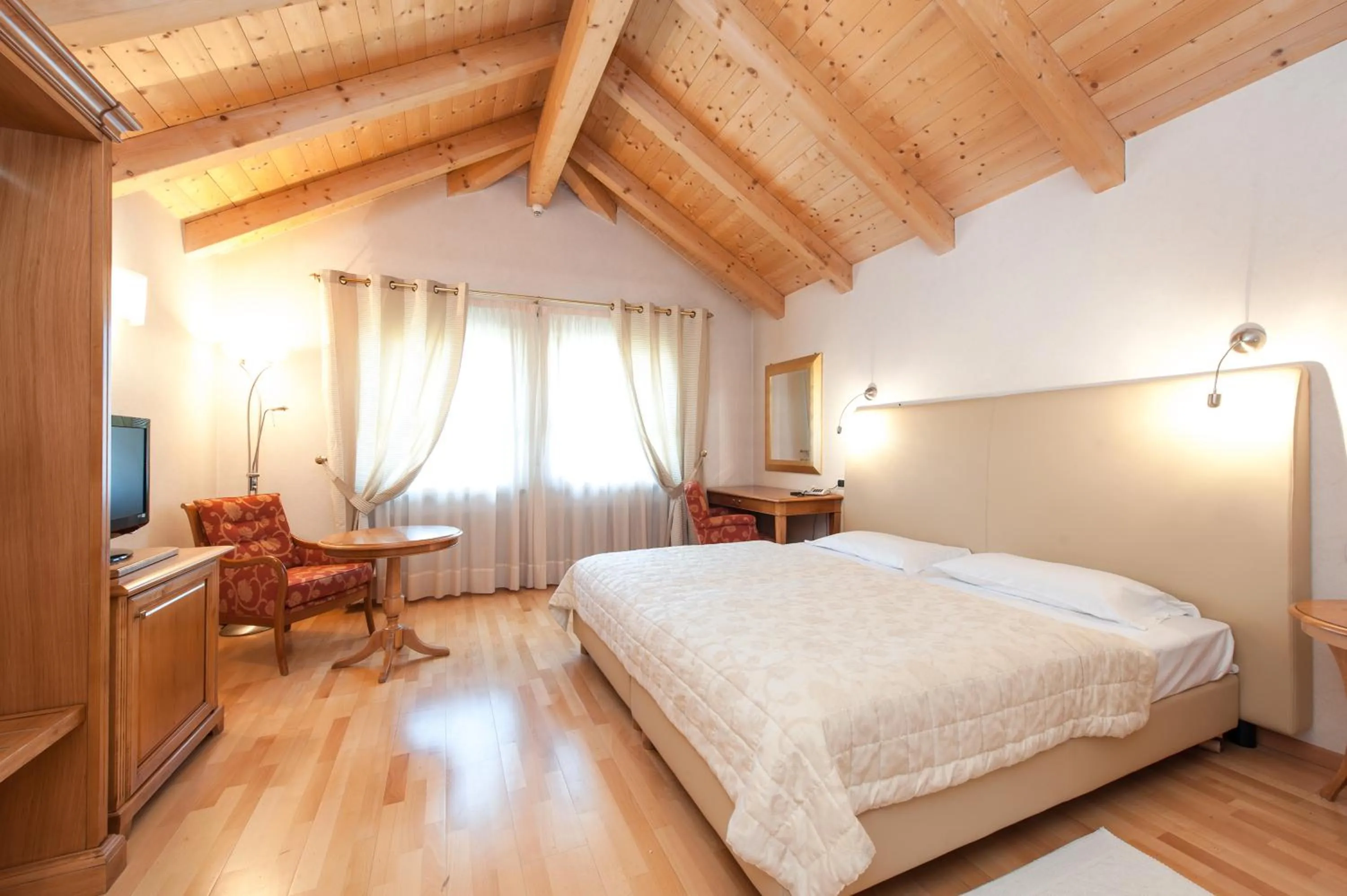 Photo of the whole room, Bed in Business Resort Parkhotel Werth