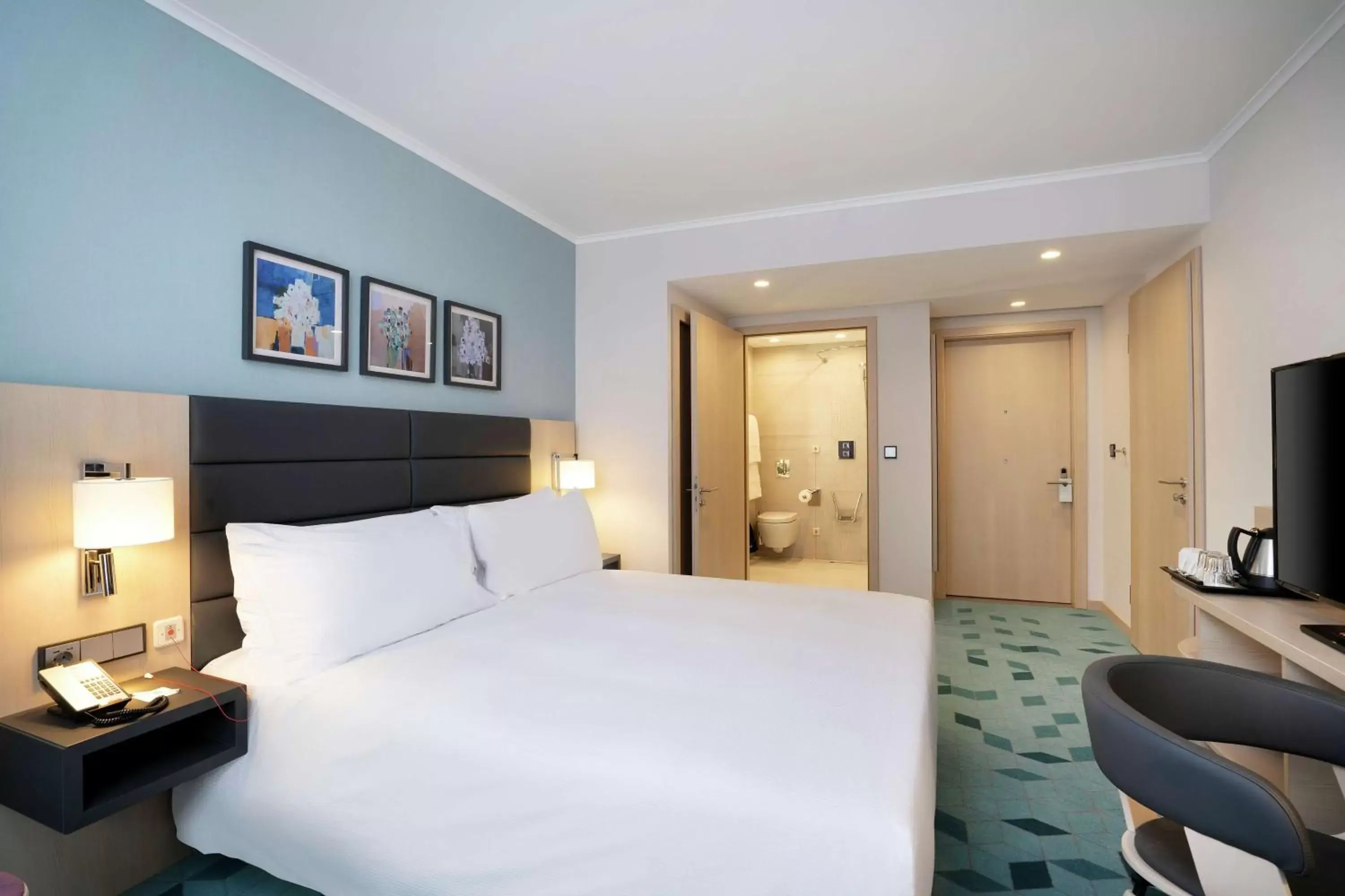 Bedroom, Bed in Hilton Garden Inn Budapest City Centre