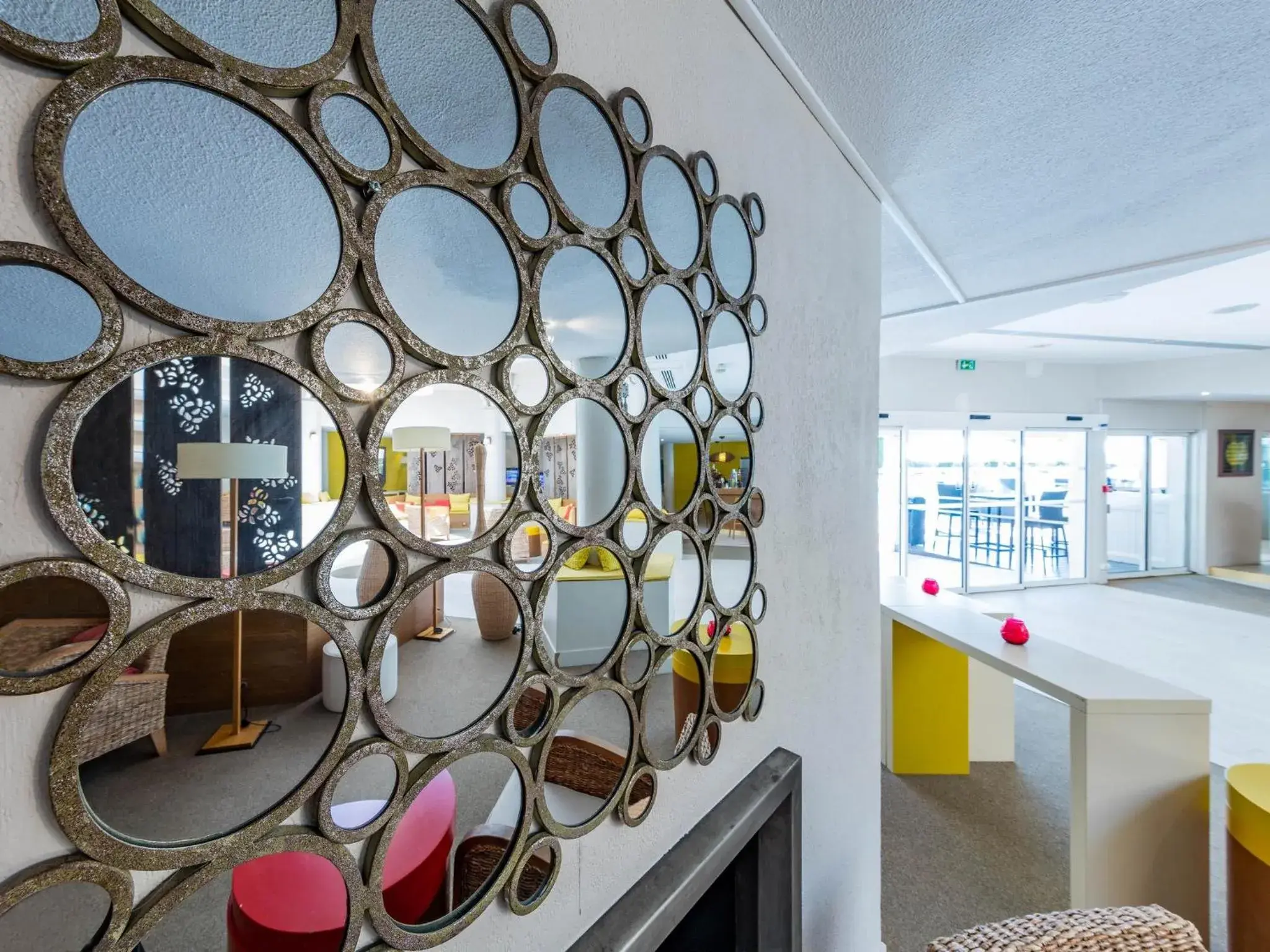 Lobby or reception in Garrigae Domaine de l'Esterel - piscine & SPA Cinq Mondes Lobby or reception in Garrigae Domaine de l'Esterel - piscine & SPA Cinq Mondes