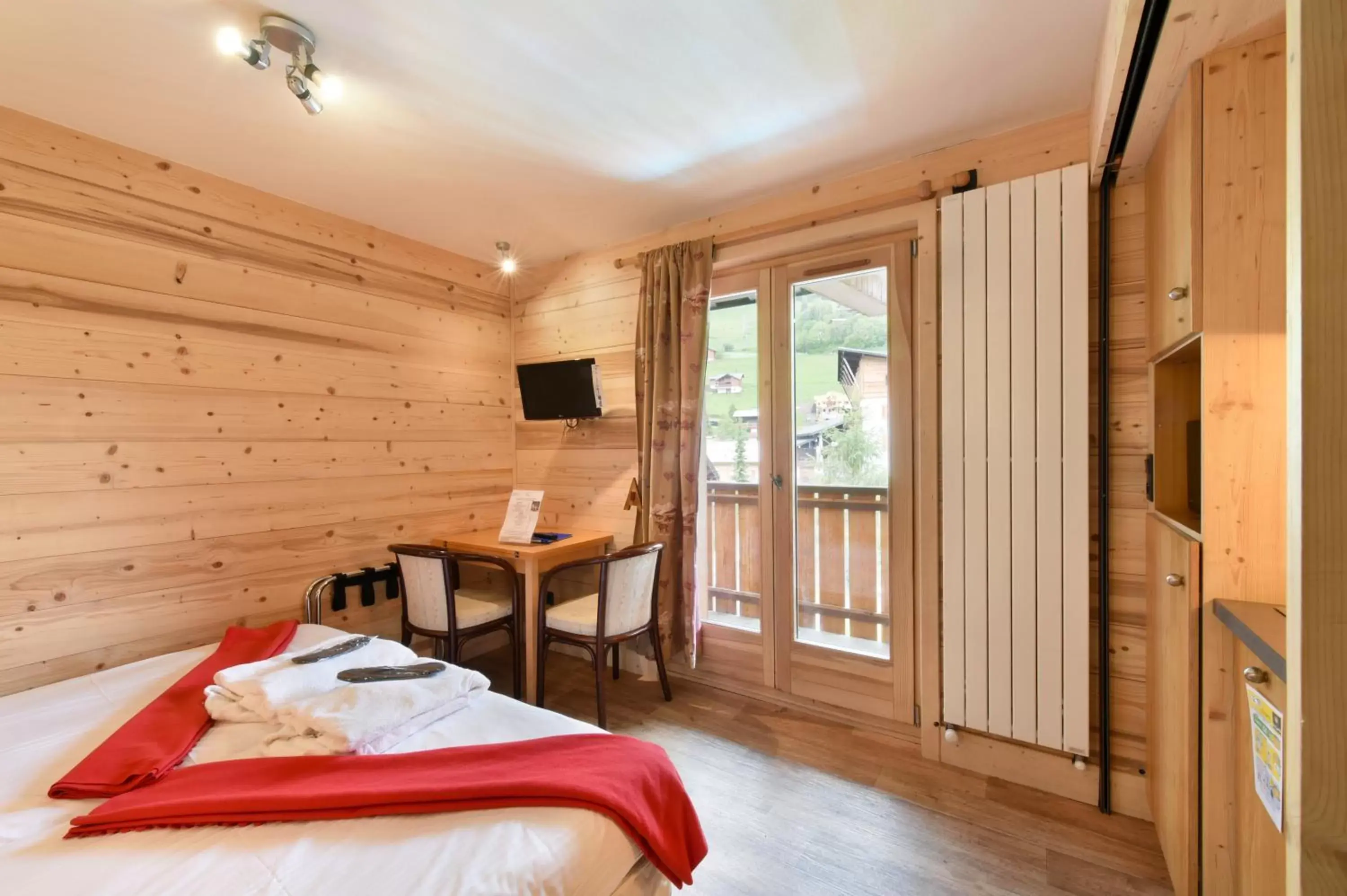 Bedroom, Bed in Loc'Hotel Alpen Sports