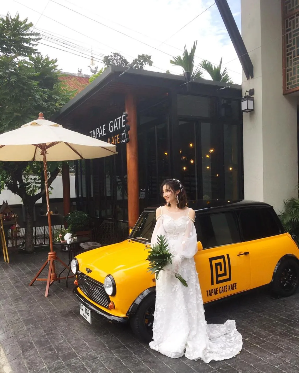 Restaurant/places to eat in Tapae Gate Villa