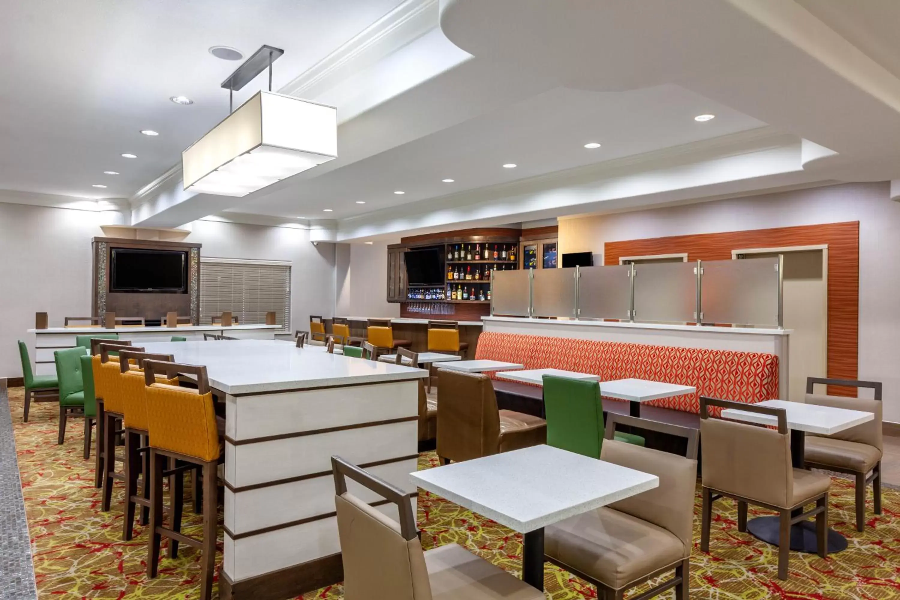 Lounge or bar, Restaurant/Places to Eat in La Quinta by Wyndham Houston Channelview