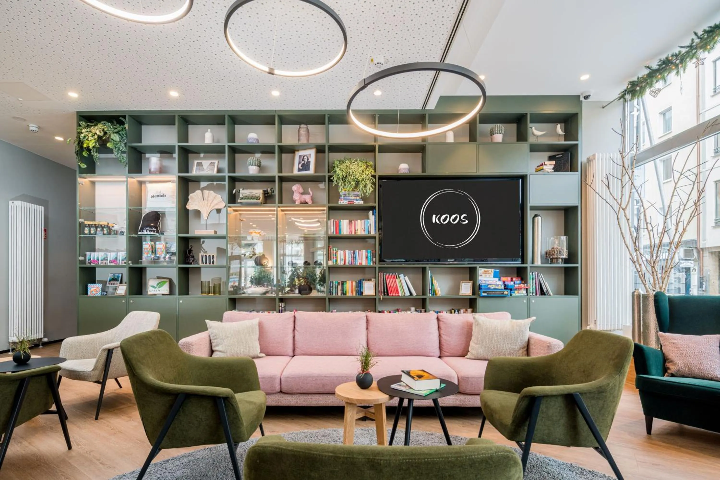 Library in KOOS Hotel&Apartments - City Aparthotel