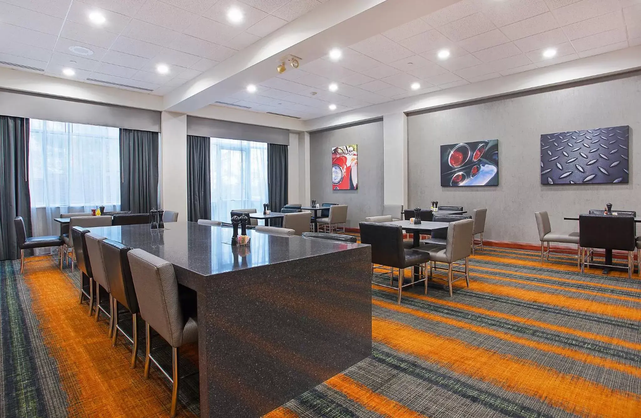 Restaurant/places to eat in Holiday Inn University Plaza-Bowling Green, an IHG Hotel