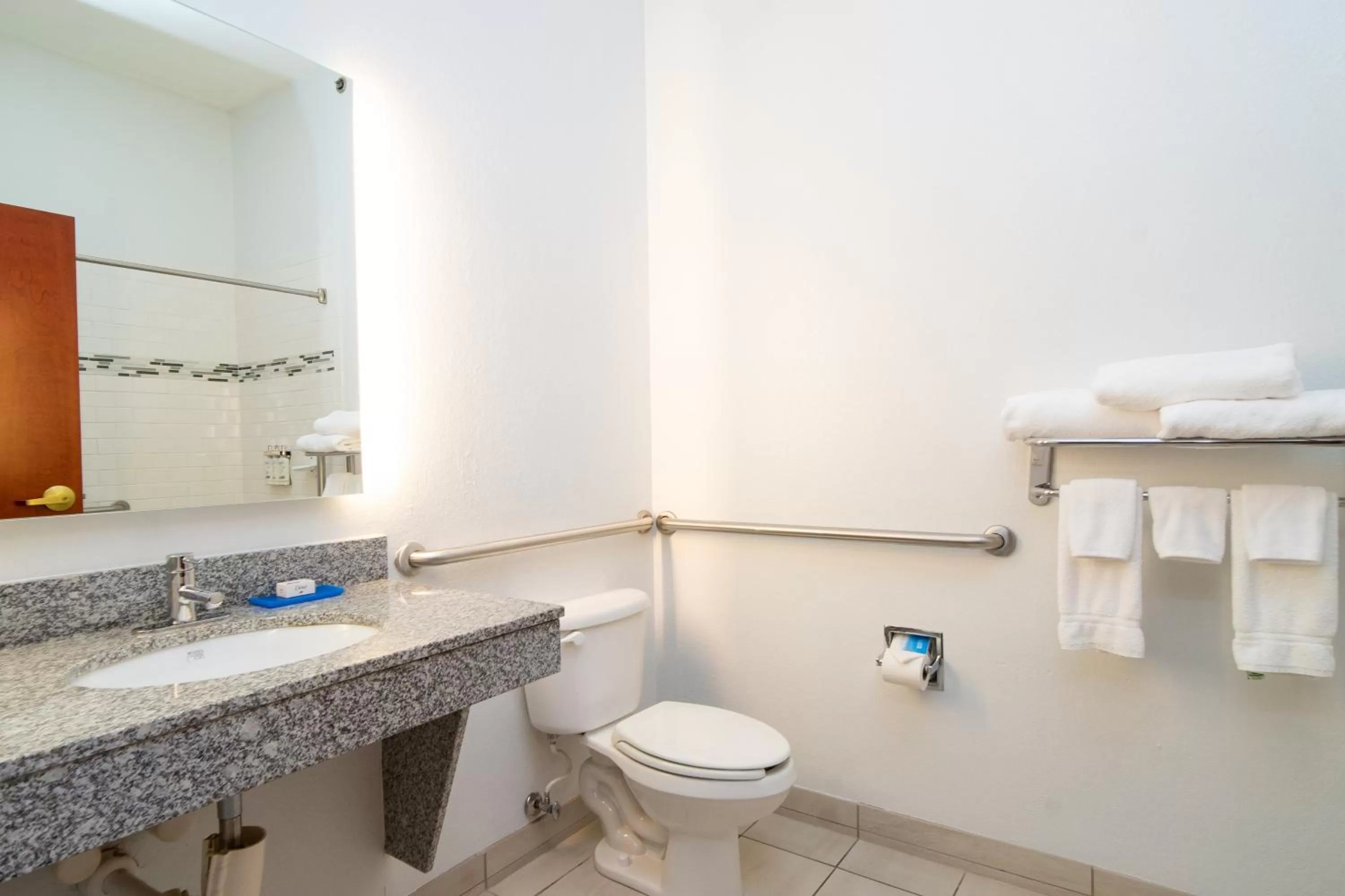 Photo of the whole room in Holiday Inn Express Hotel & Suites Bedford by IHG