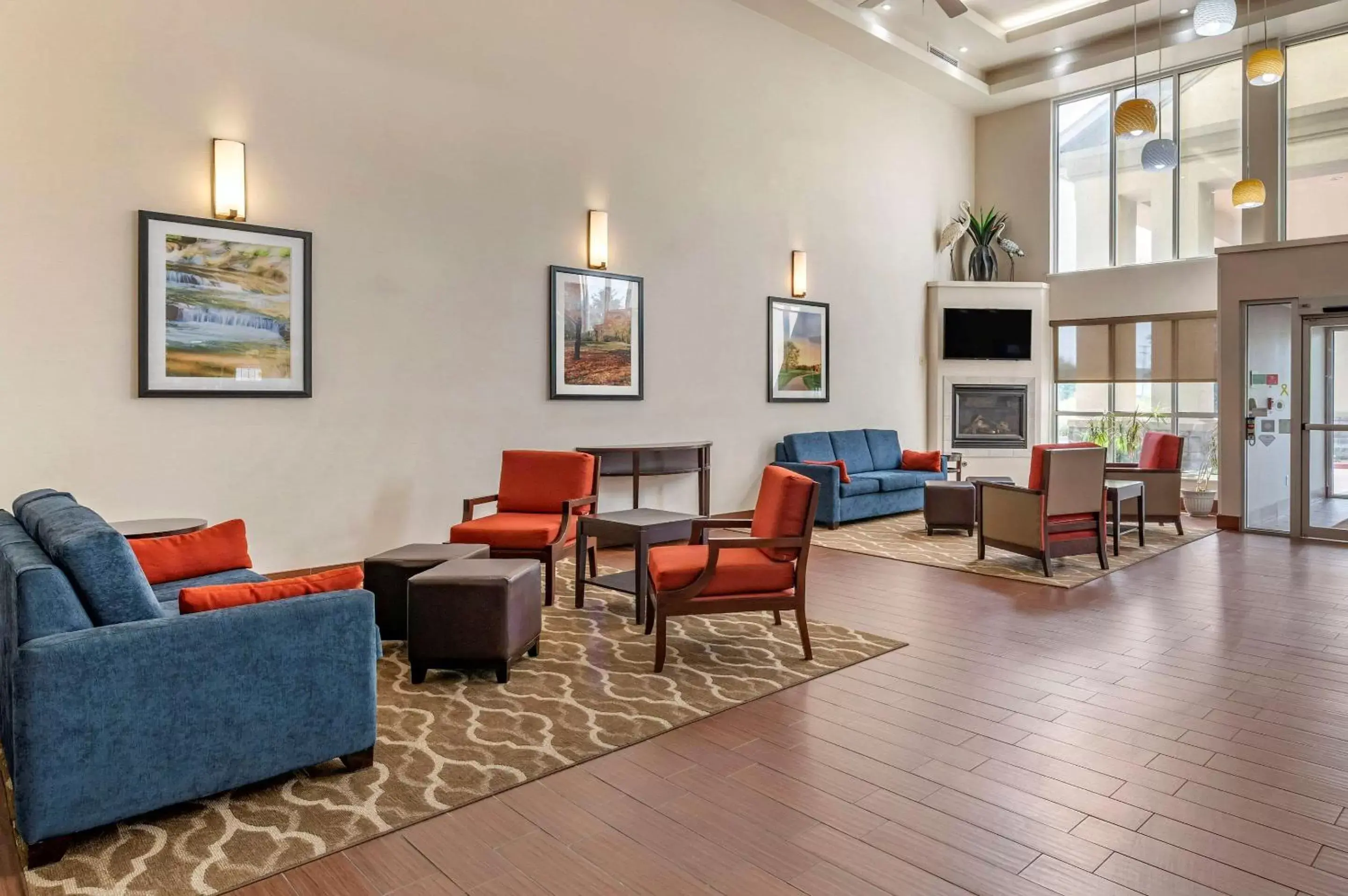 Lobby or reception, Seating Area in Comfort Suites North Elkhart