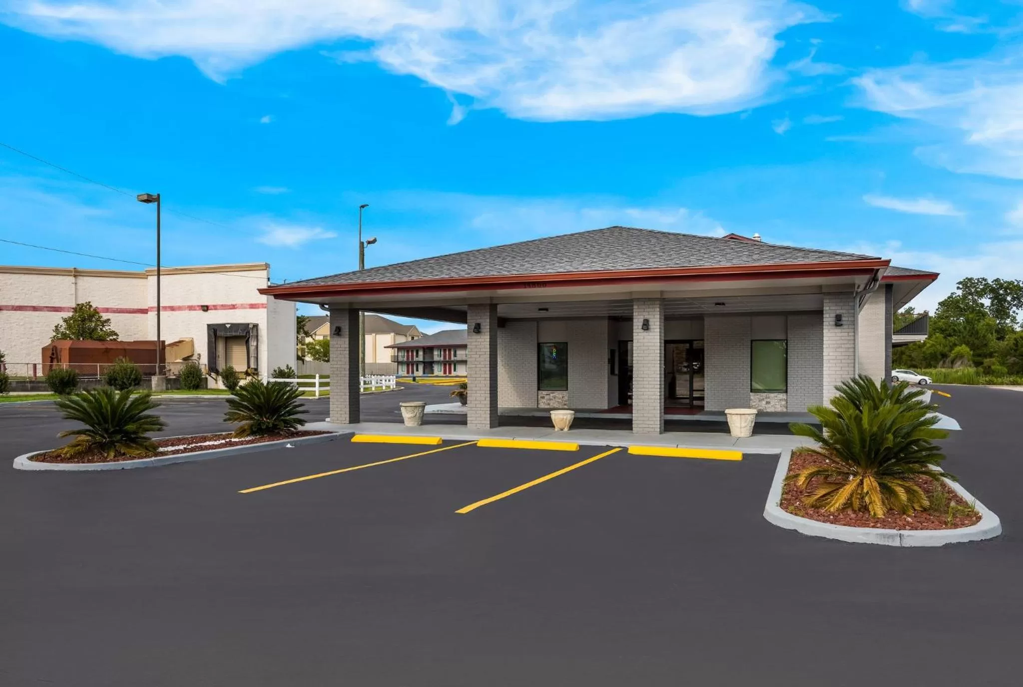 Property building in Red Roof Inn & Suites Thomasville