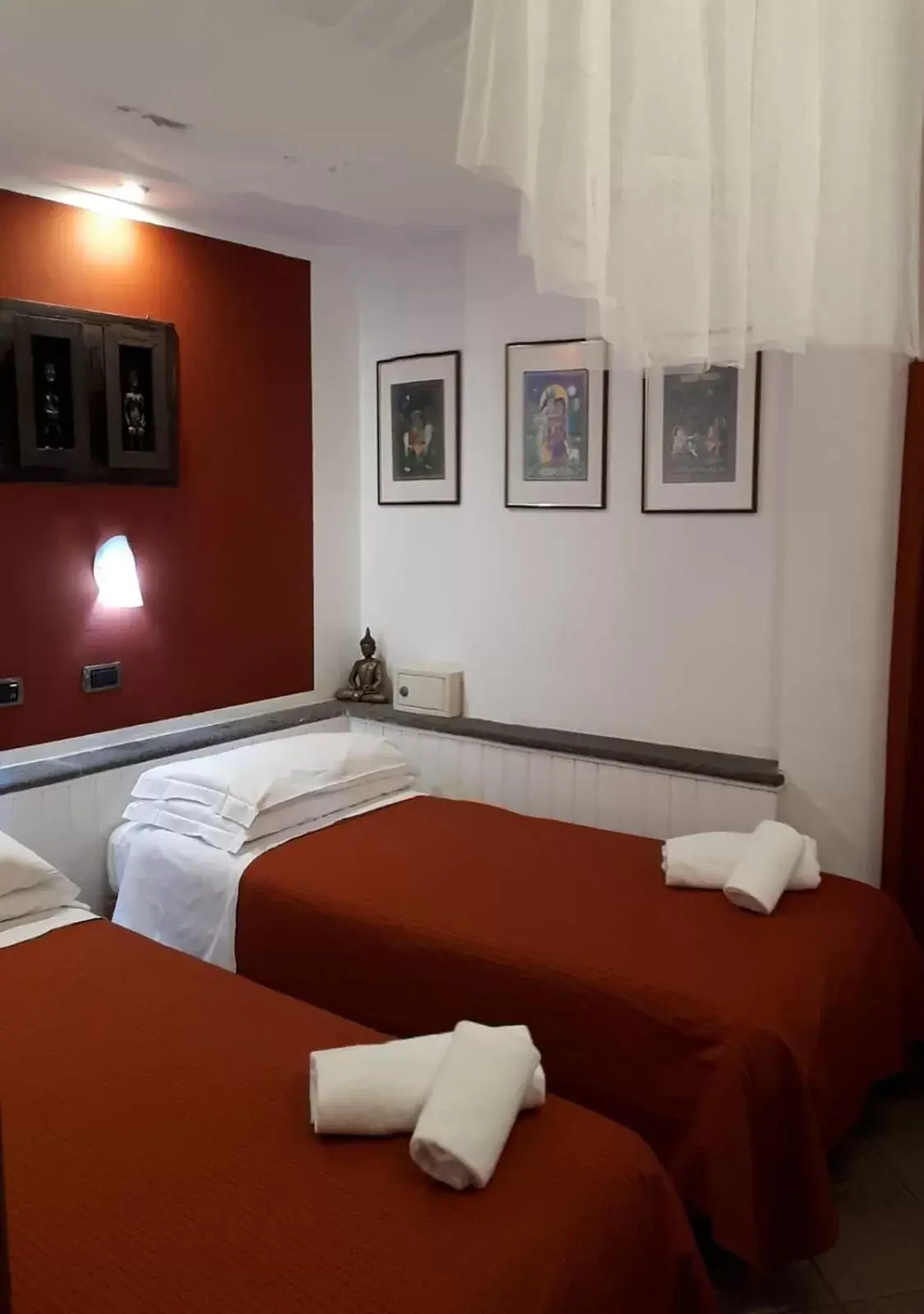 Photo of the whole room, Bed in Hotel Europeo Napoli