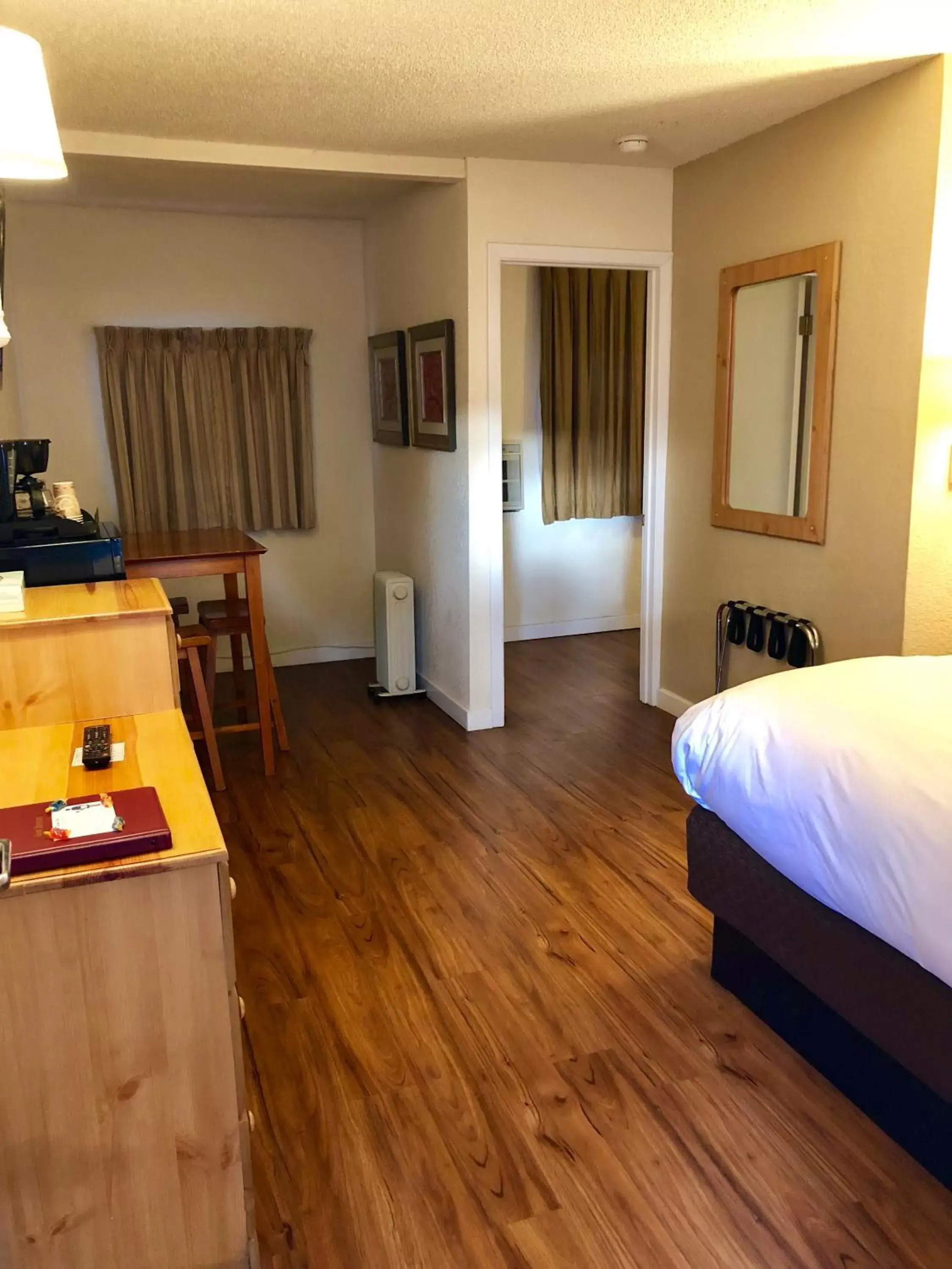 Deluxe Double Room in Cold Creek Inn Deluxe Double Room in Cold Creek Inn