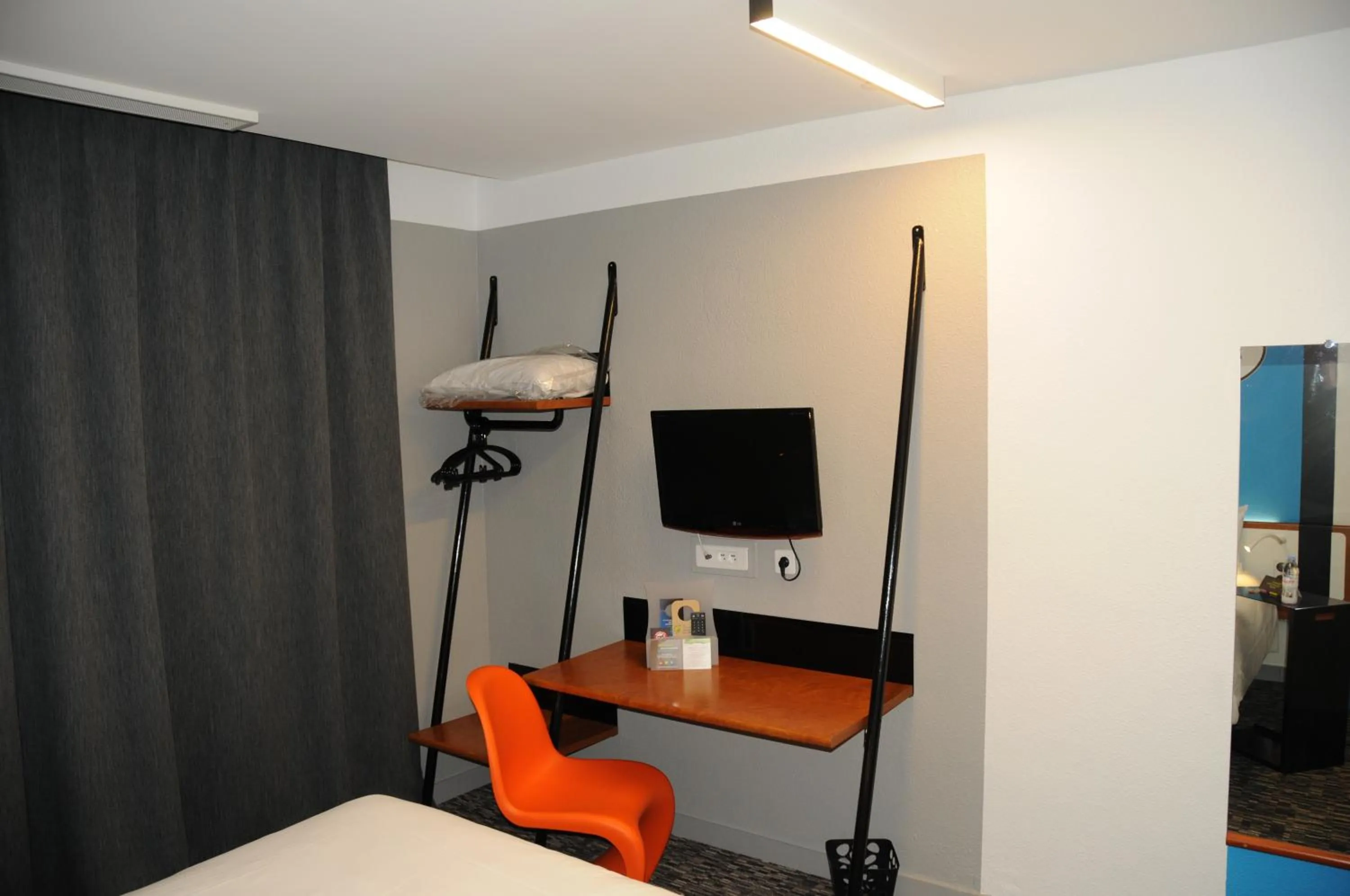 TV and multimedia, Bed in Ibis Styles Chambery Centre Gare
