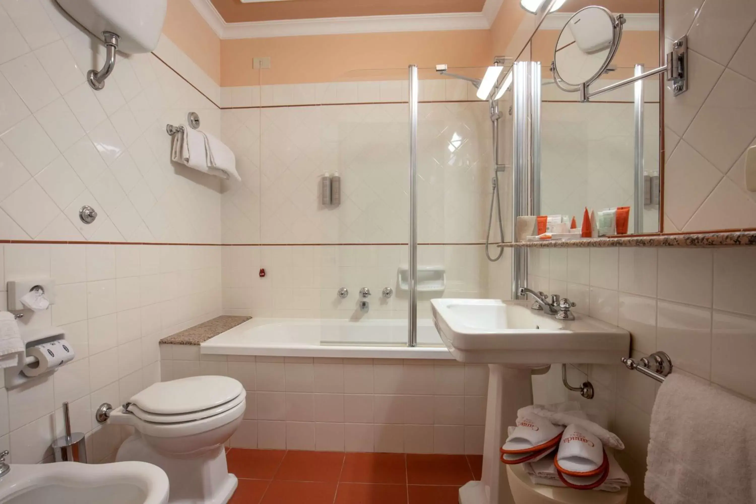 Bedroom, Bathroom in Hotel Canada, BW Premier Collection