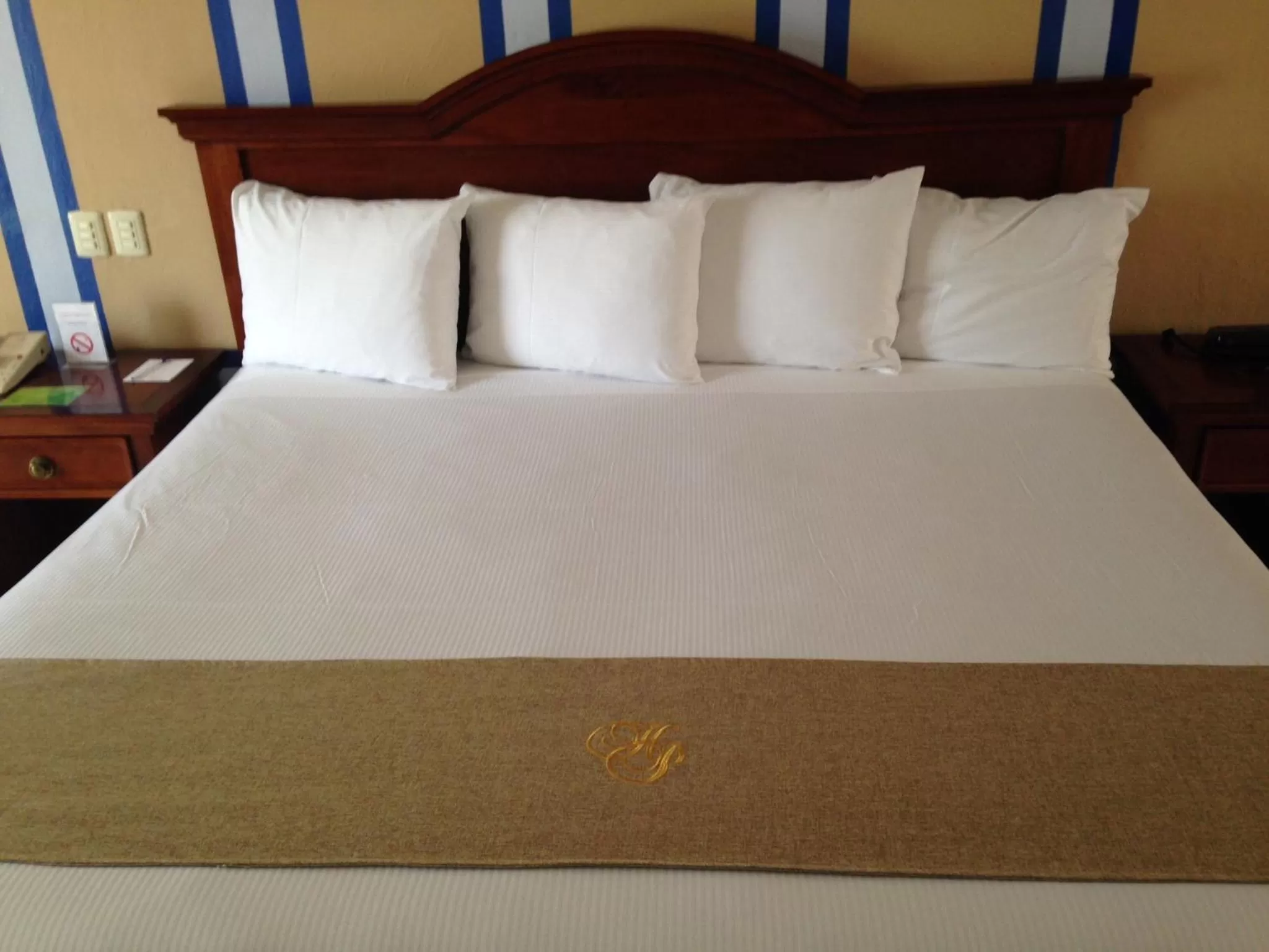 Bed in Hotel Plaza Colonial