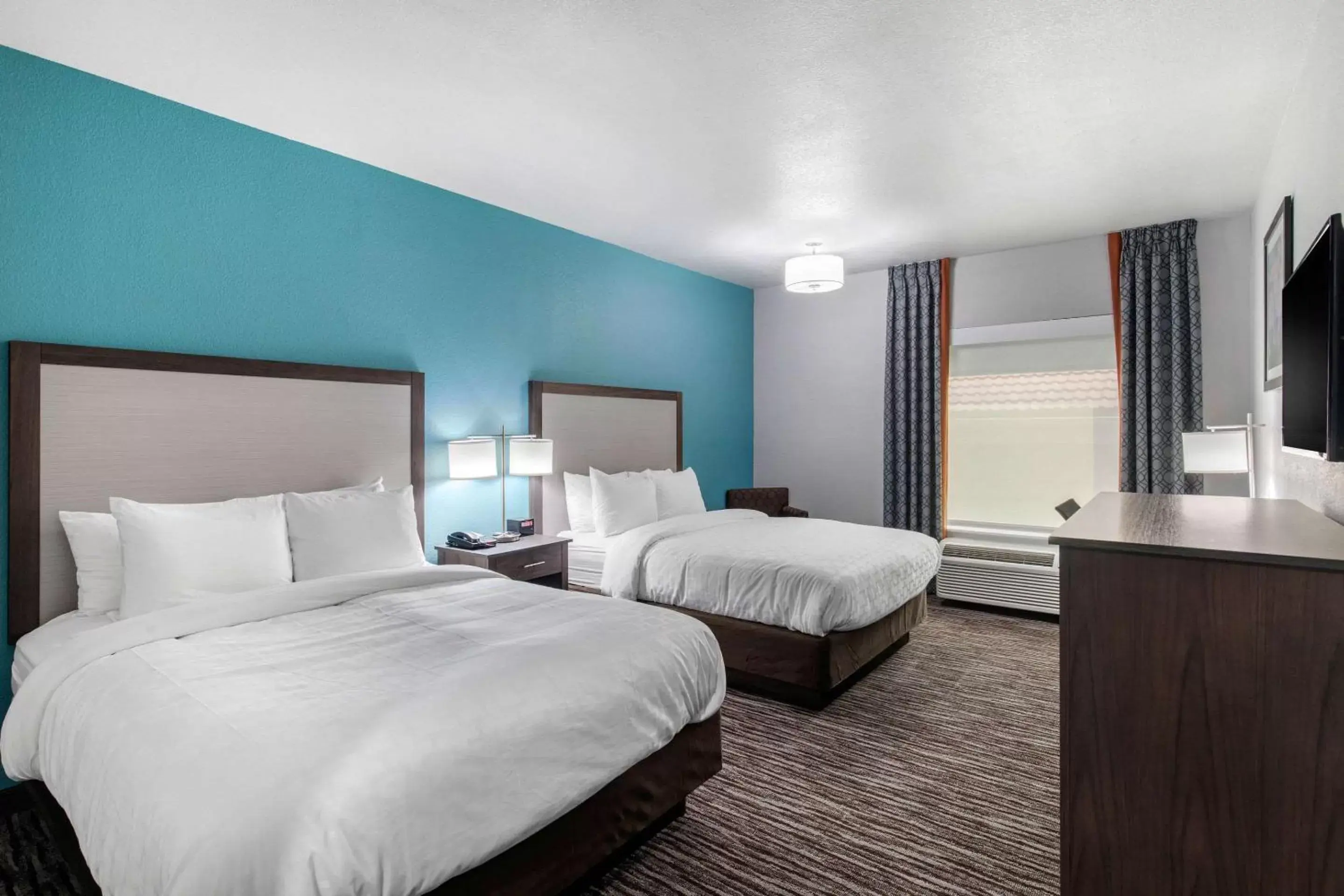 Photo of the whole room, Bed in Clarion Inn & Suites DFW North