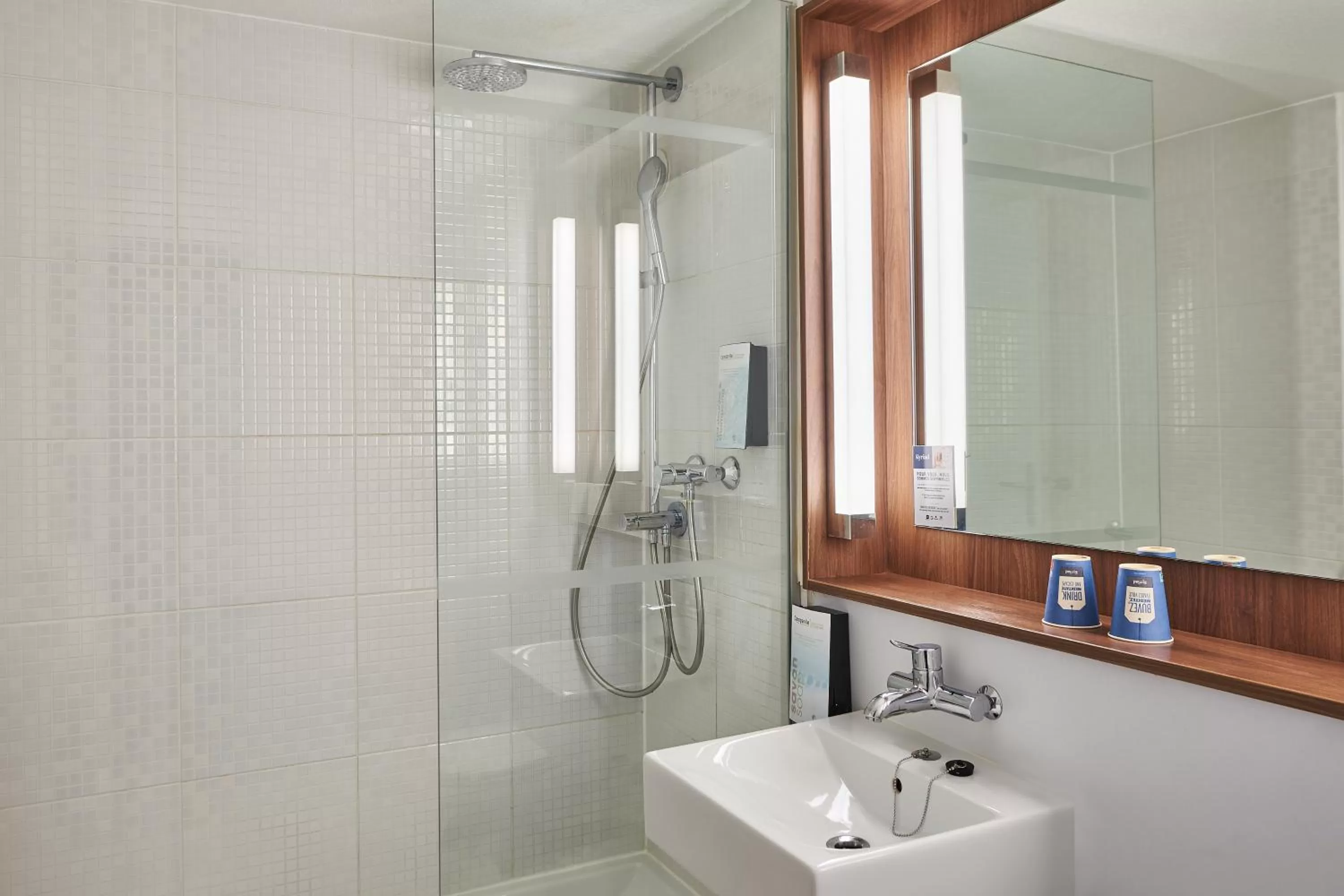 Bathroom in Kyriad Brie-Comte-Robert