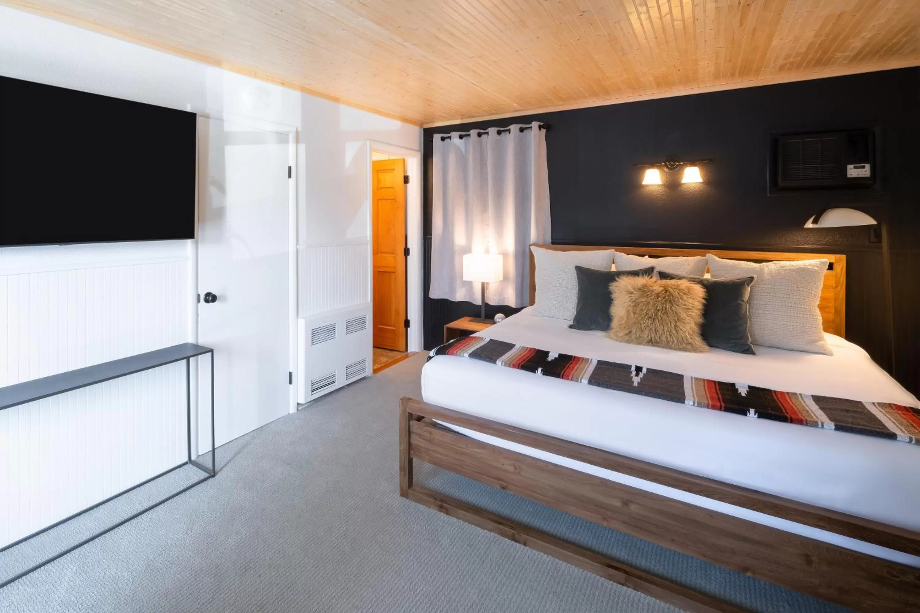 Deluxe King Room in Placid Bay Hotel