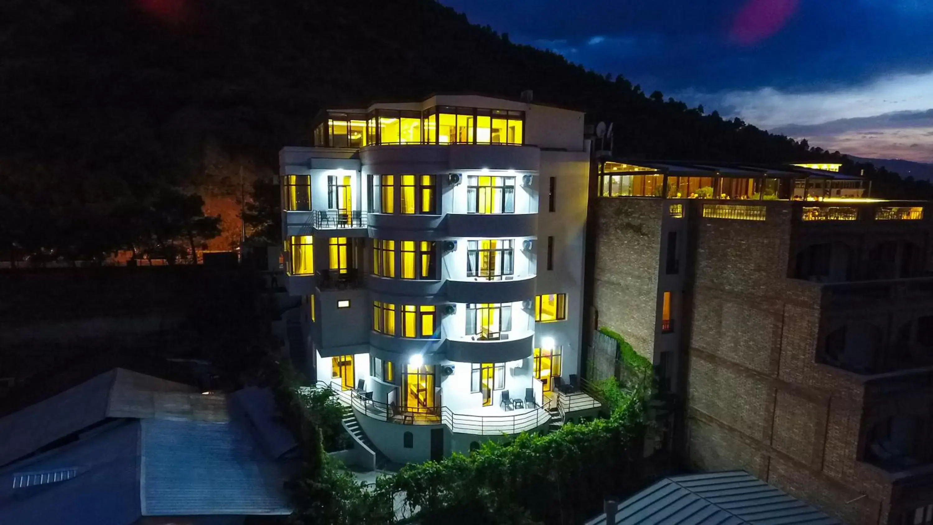 Facade/entrance in Vista Hotel Facade/entrance in Vista Hotel