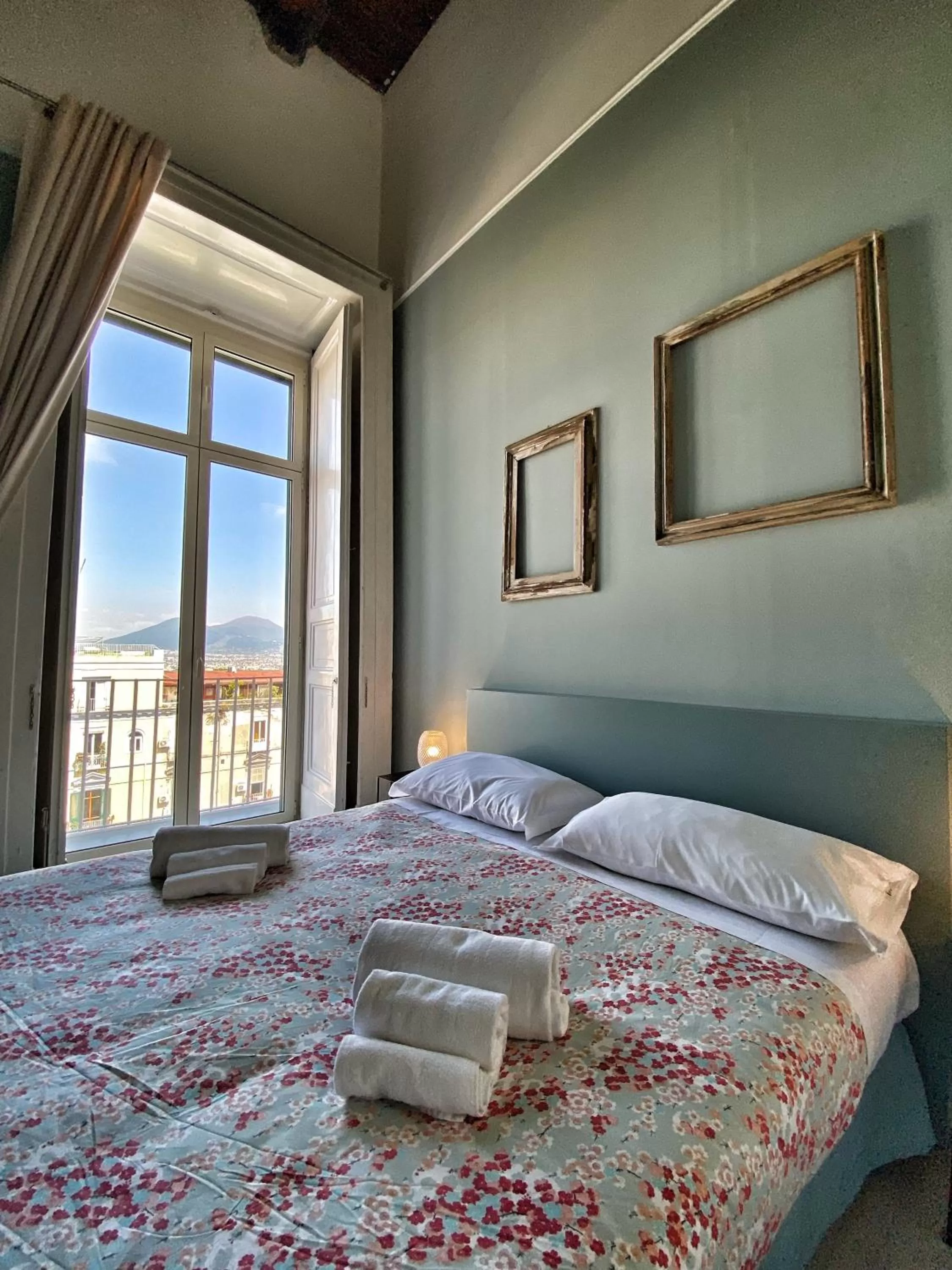 Bedroom, Bed in Bellini View