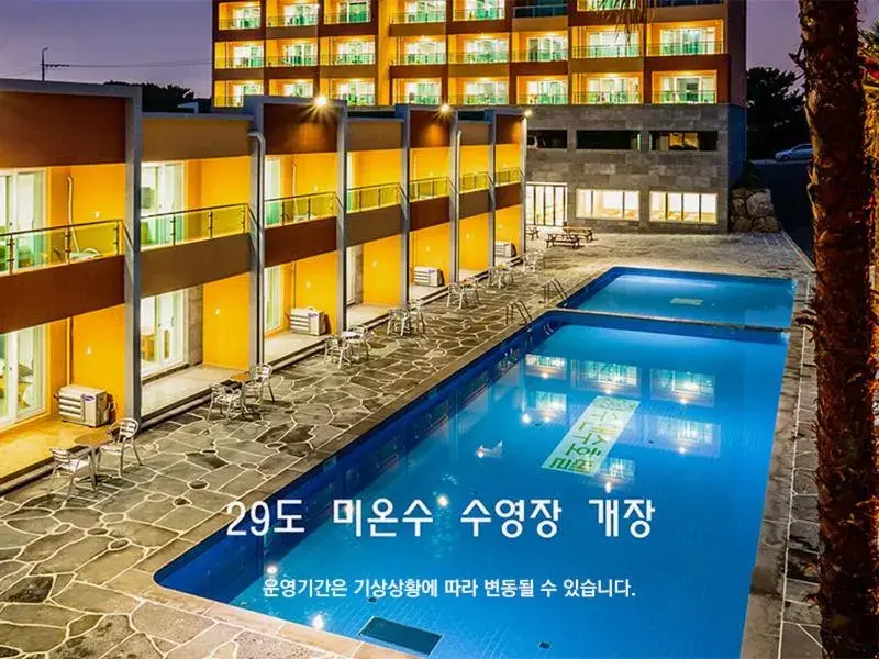 Swimming Pool in Suandsu Hotel