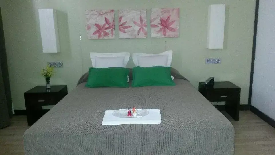 Bedroom, Bed in Hotel Puerta de Ocaña