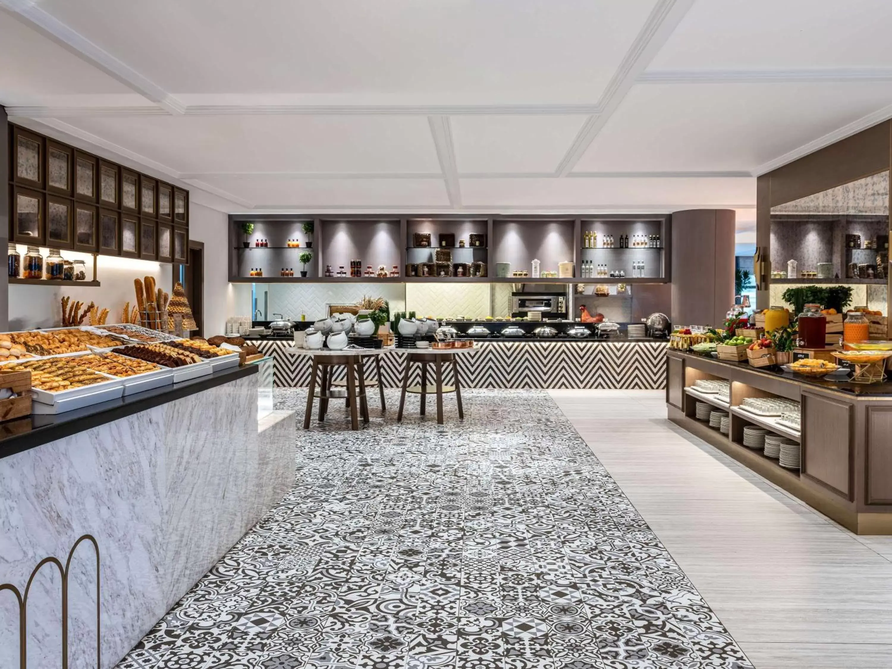 Property building, Restaurant/Places to Eat in Sofitel Dubai Jumeirah Beach
