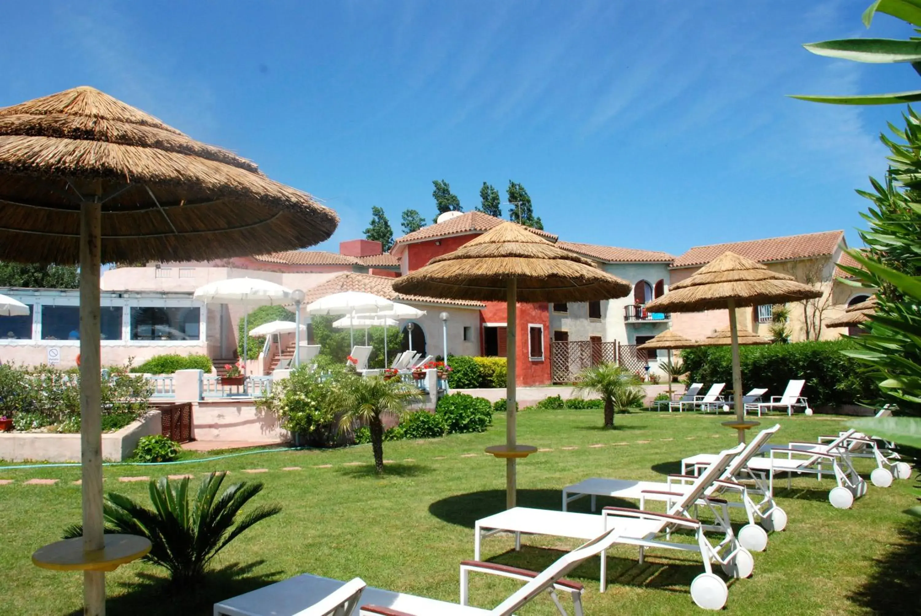 Garden in Hotel Stefania Boutique Hotel by the Beach